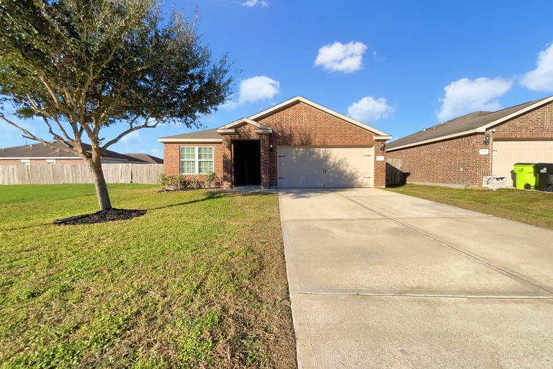Property photo 1 of 5122 Breezy Parke Ln