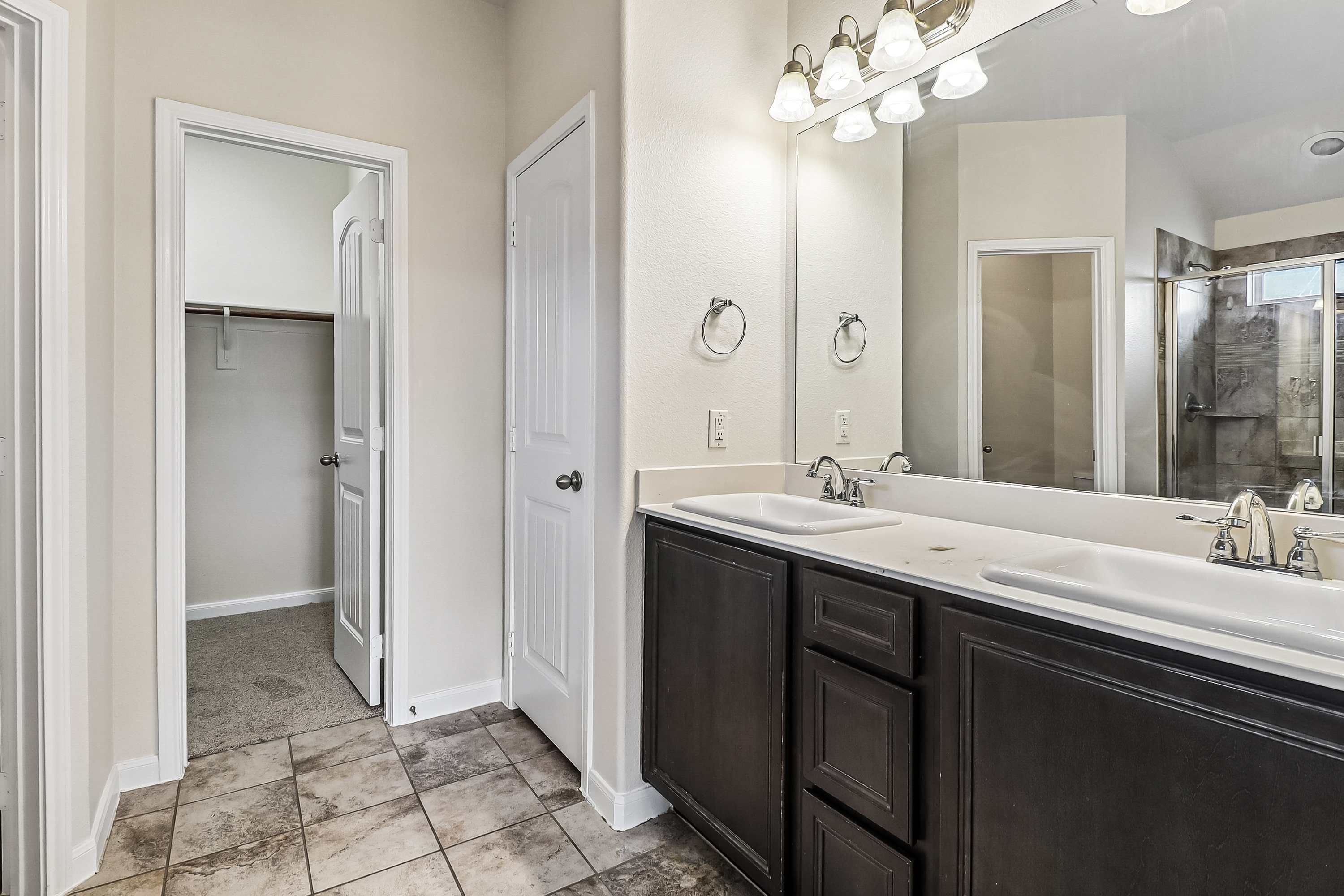 Photo 9 of 26 of 2979 Driftwood Dr, Lancaster, TX