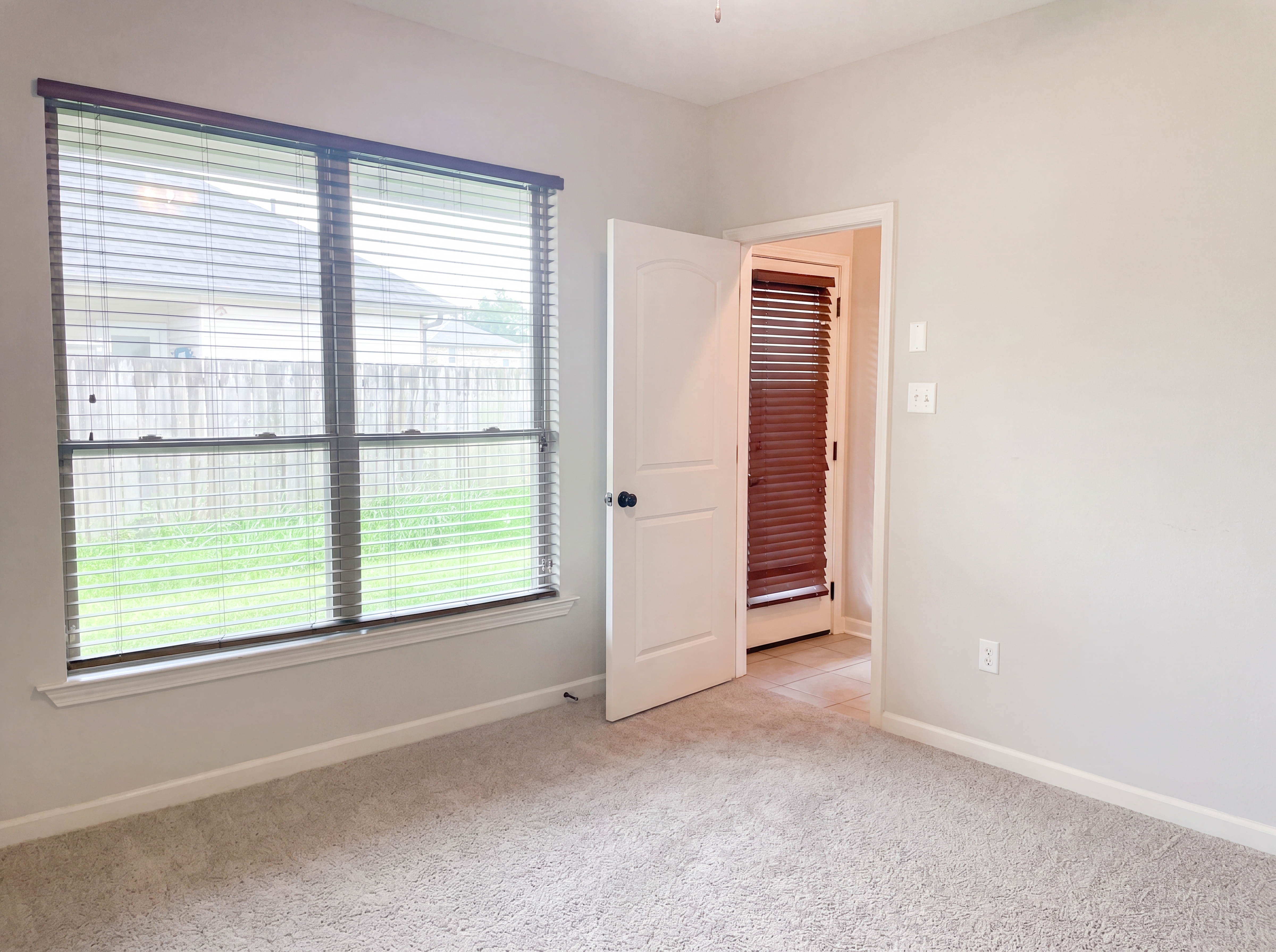 Photo 9 of 15 of 402 Cypress Garden Dr, Houma, LA