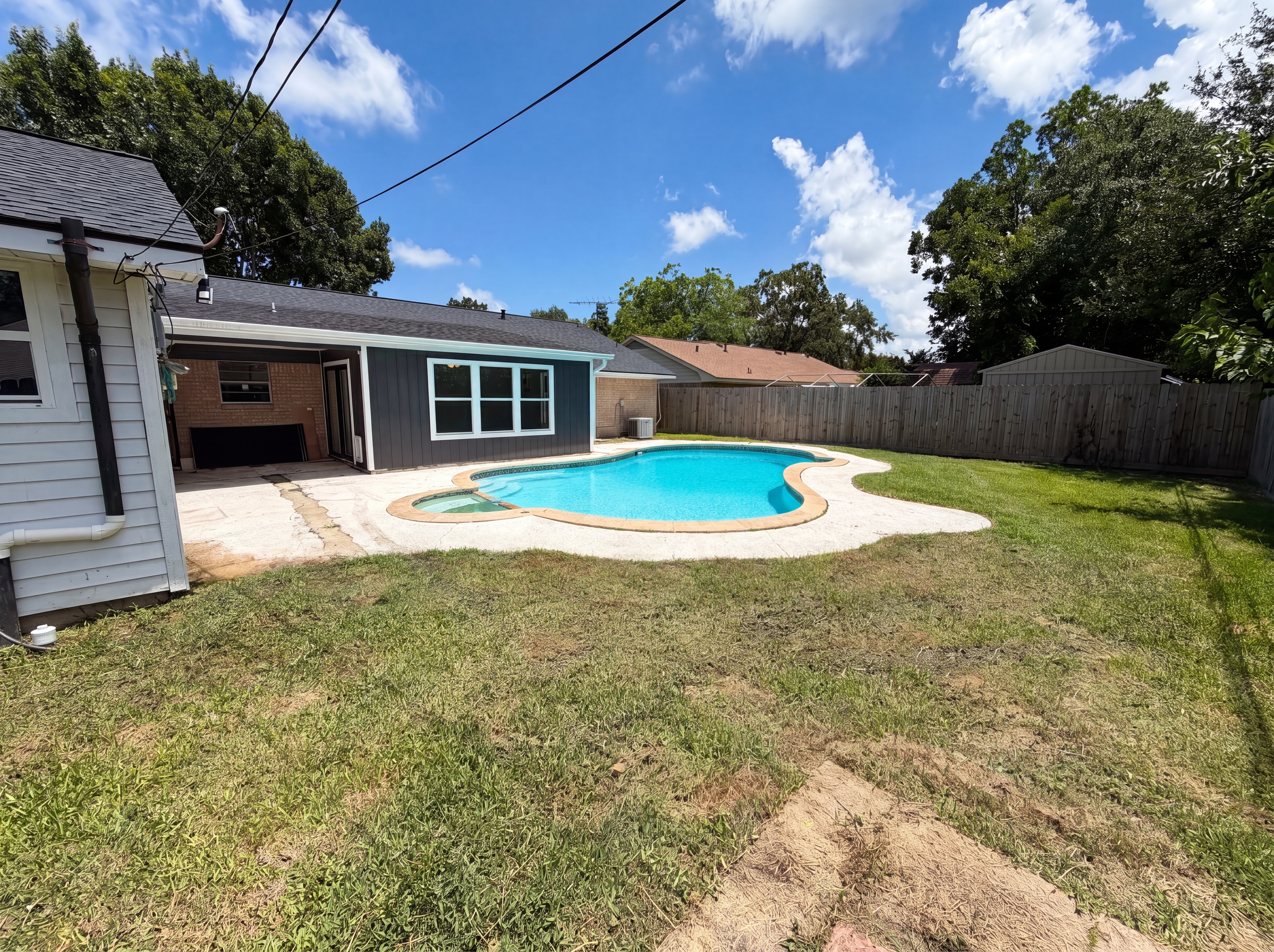 Photo 5 of 26 of 910 Luella Ave, Deer Park, TX