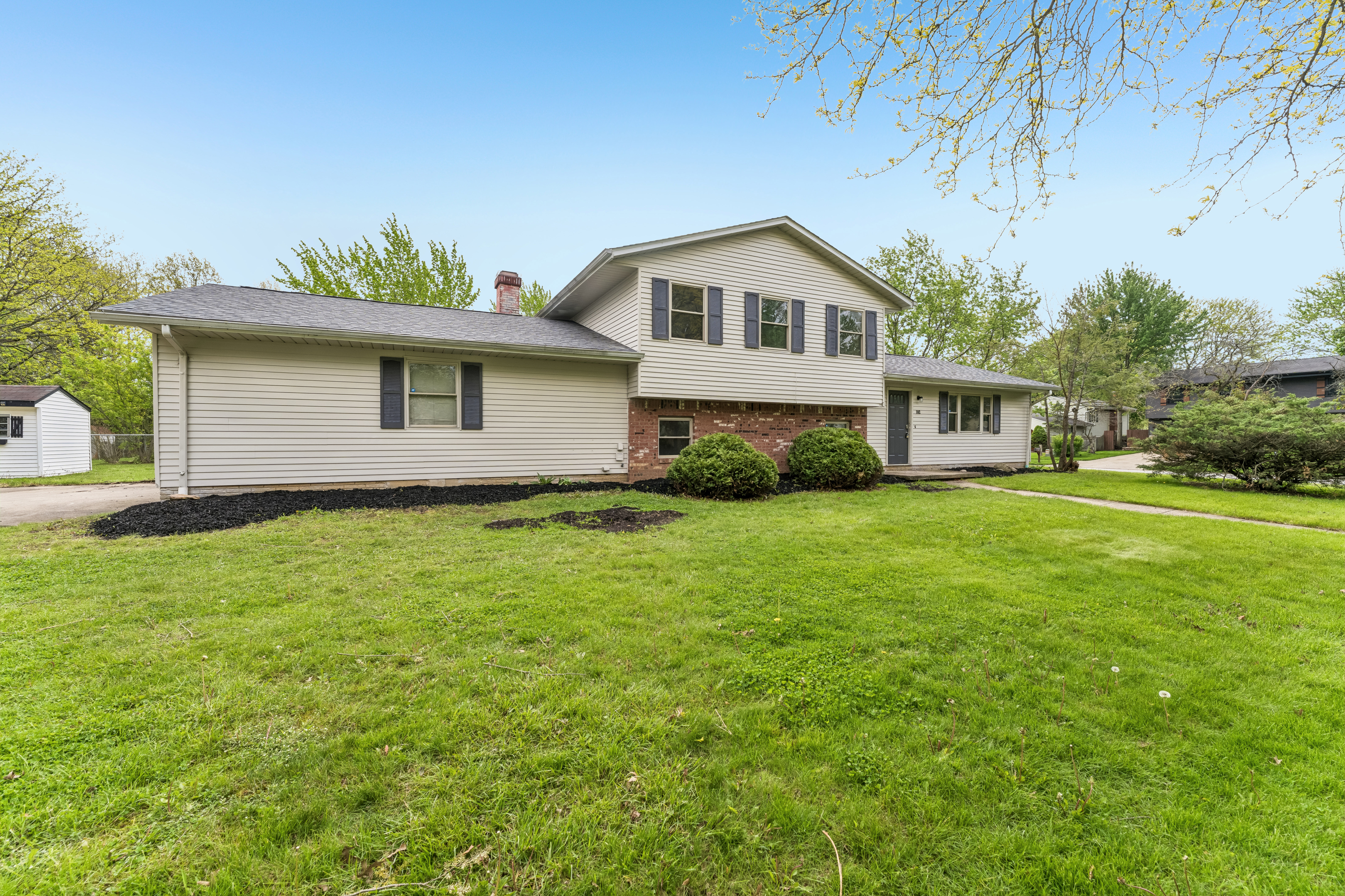 Photo 11 of 34 of 102 California Ave, Elyria, OH