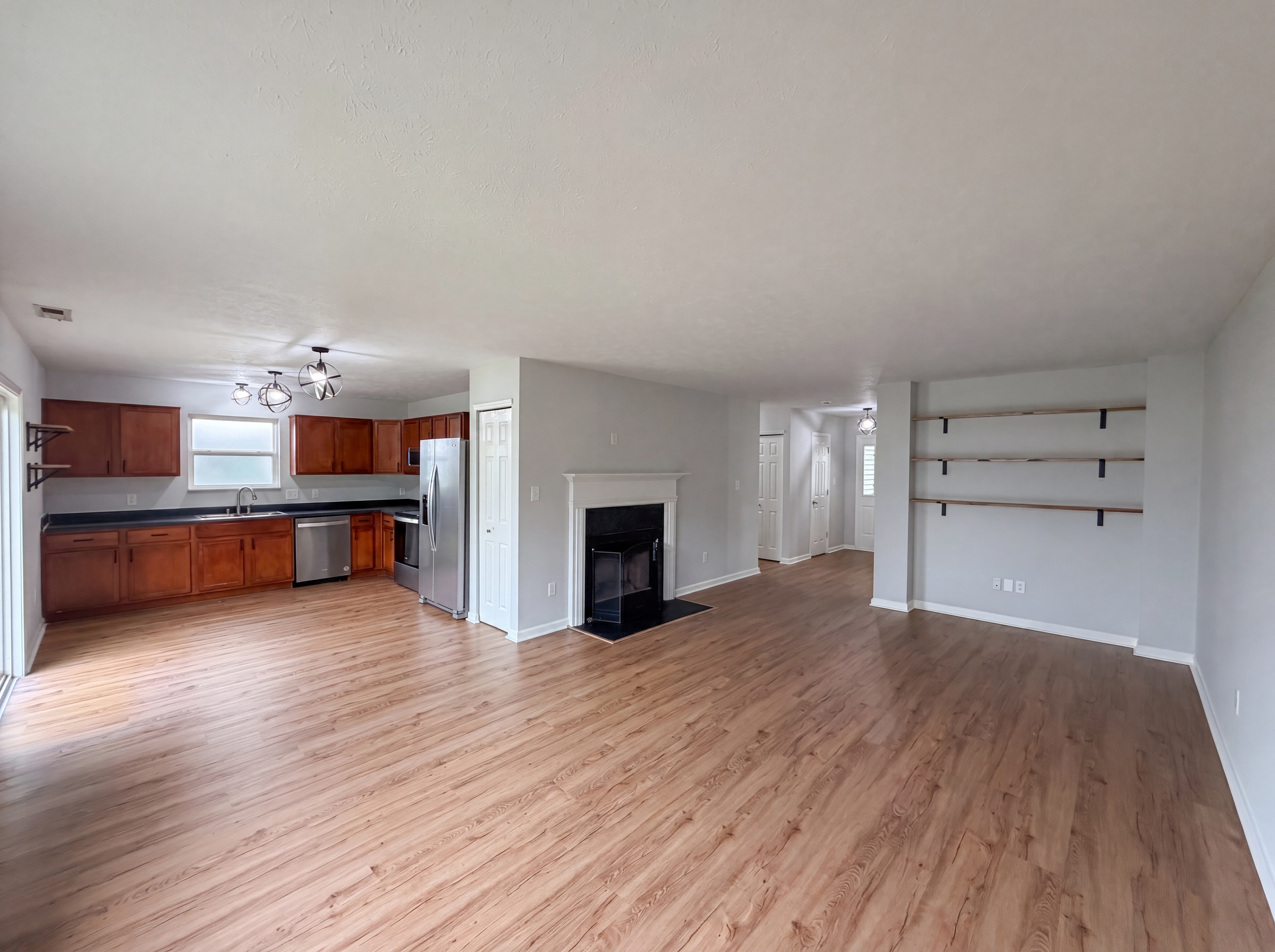Photo 3 of 17 of 8369 Sotheby Dr, Indianapolis, IN