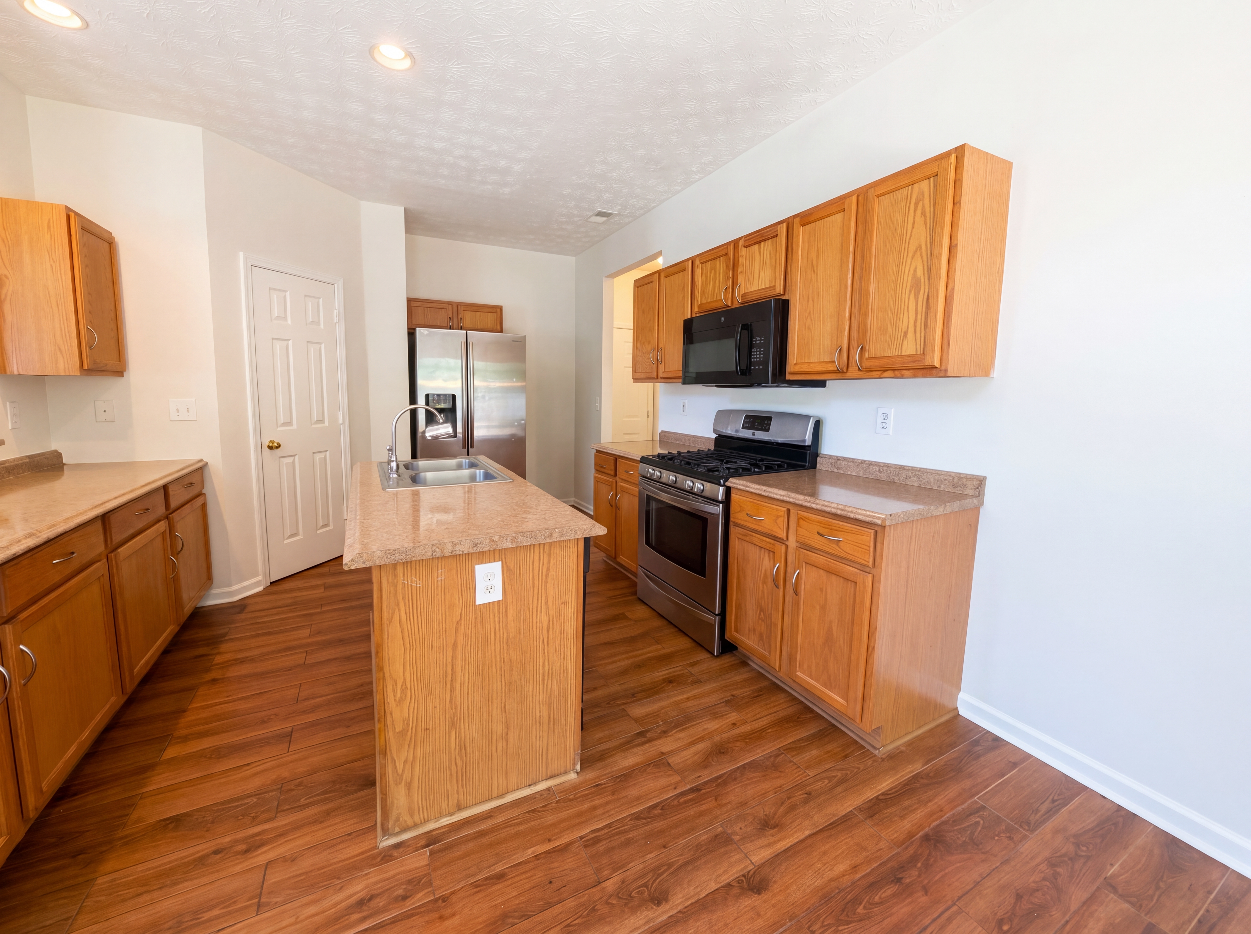Photo 6 of 55 of 835 Shadow Lake Dr, Lithonia, GA