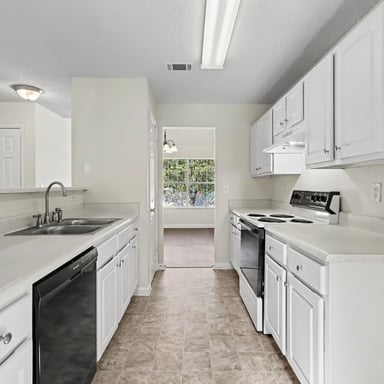 Property photo 2 of 4131 Ravenwood Ct