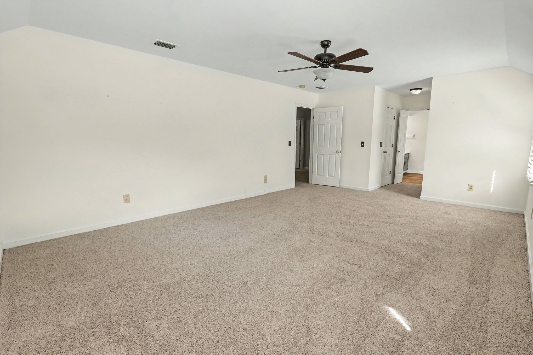 Photo 11 of 21 of 1941 River Way Dr, Hoover, AL