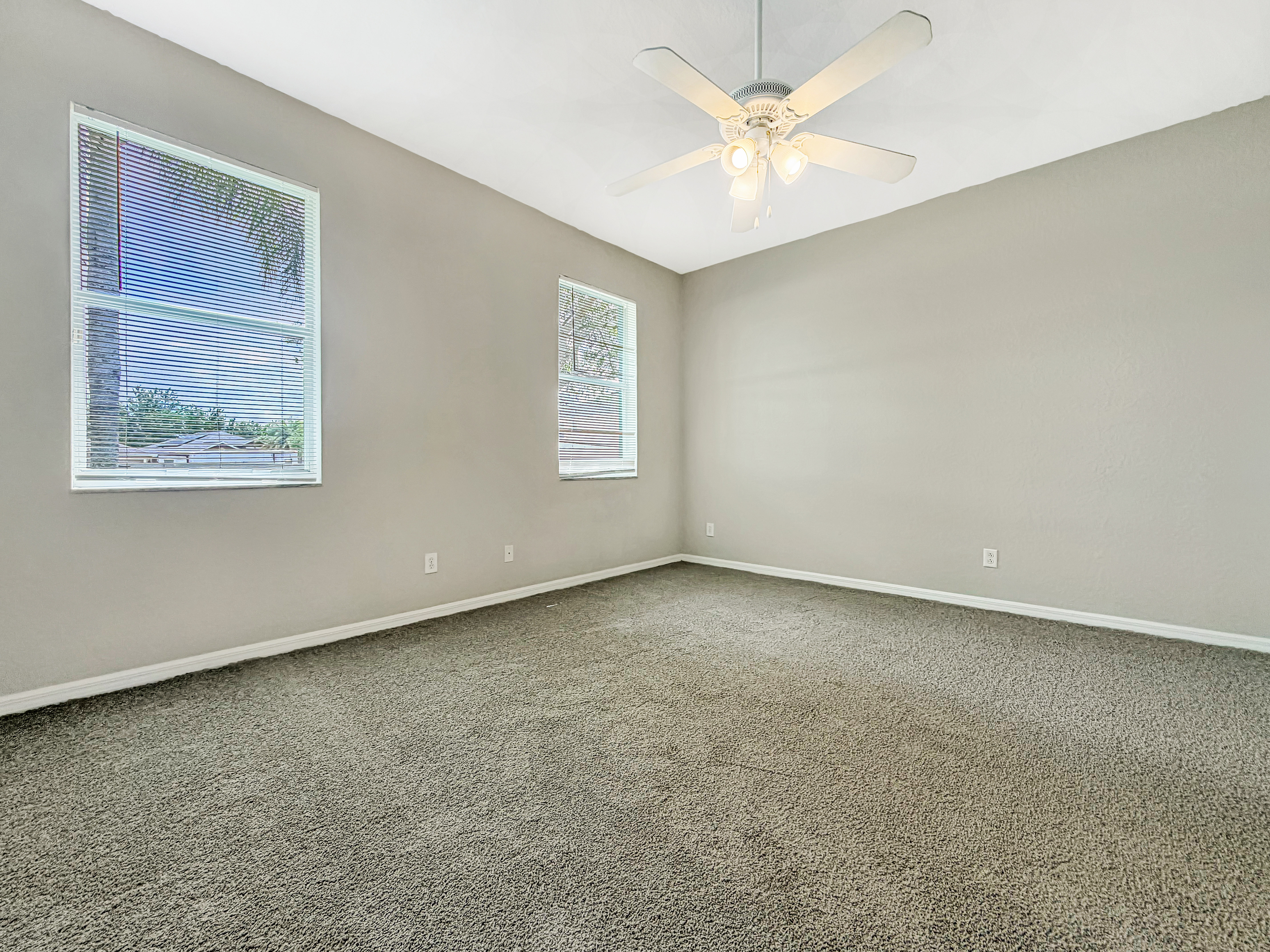 Photo 4 of 29 of 11520 Captiva Kay Dr, Riverview, FL