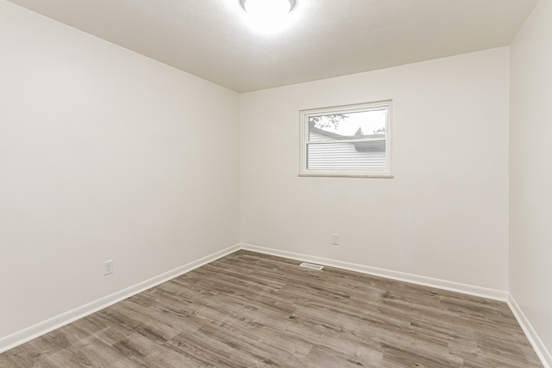 Photo 15 of 22 of 507 Armentrout Ln, Indianapolis, IN