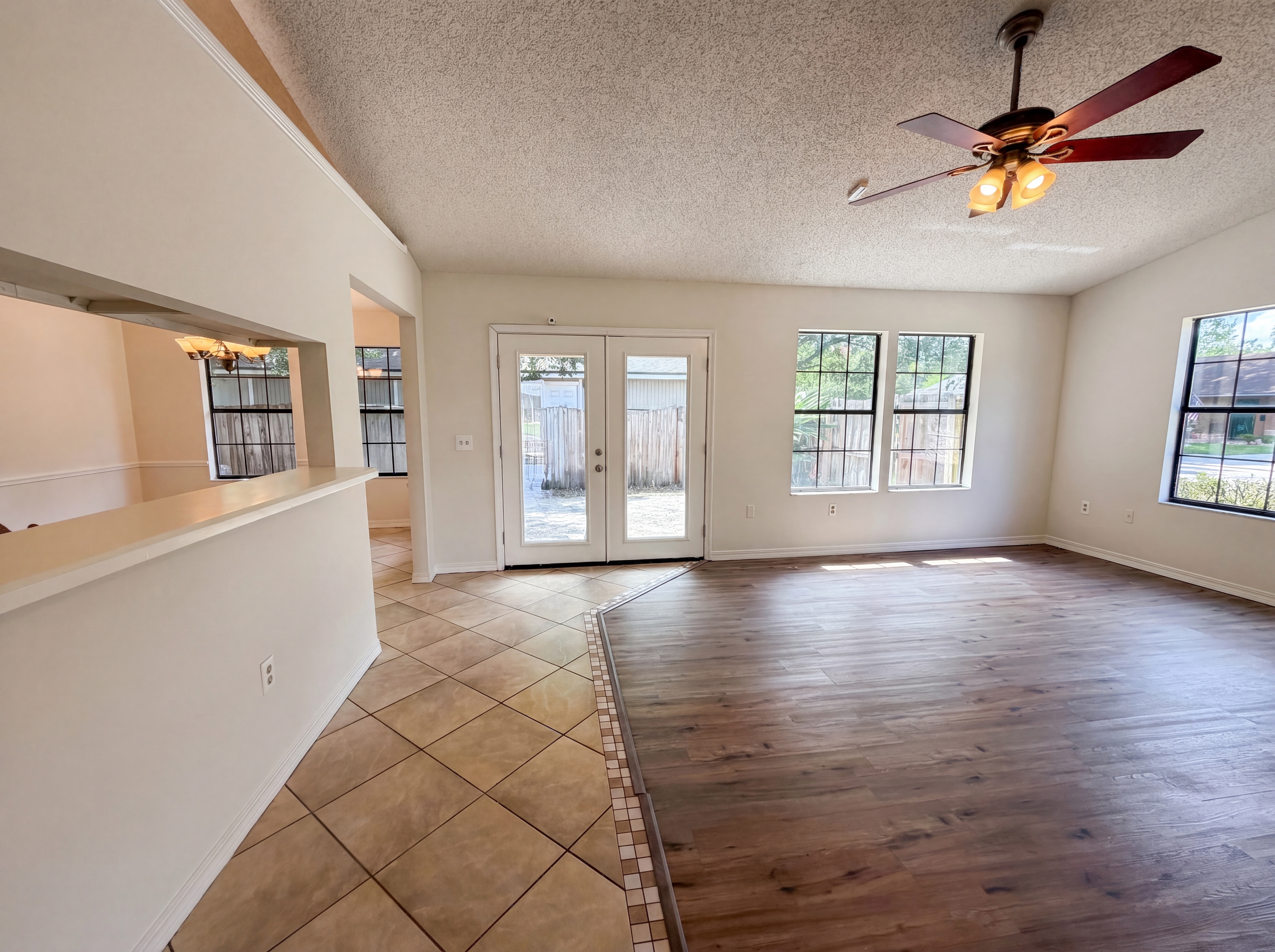 Photo 3 of 20 of 3160 Bridgeview Dr, Jacksonville, FL
