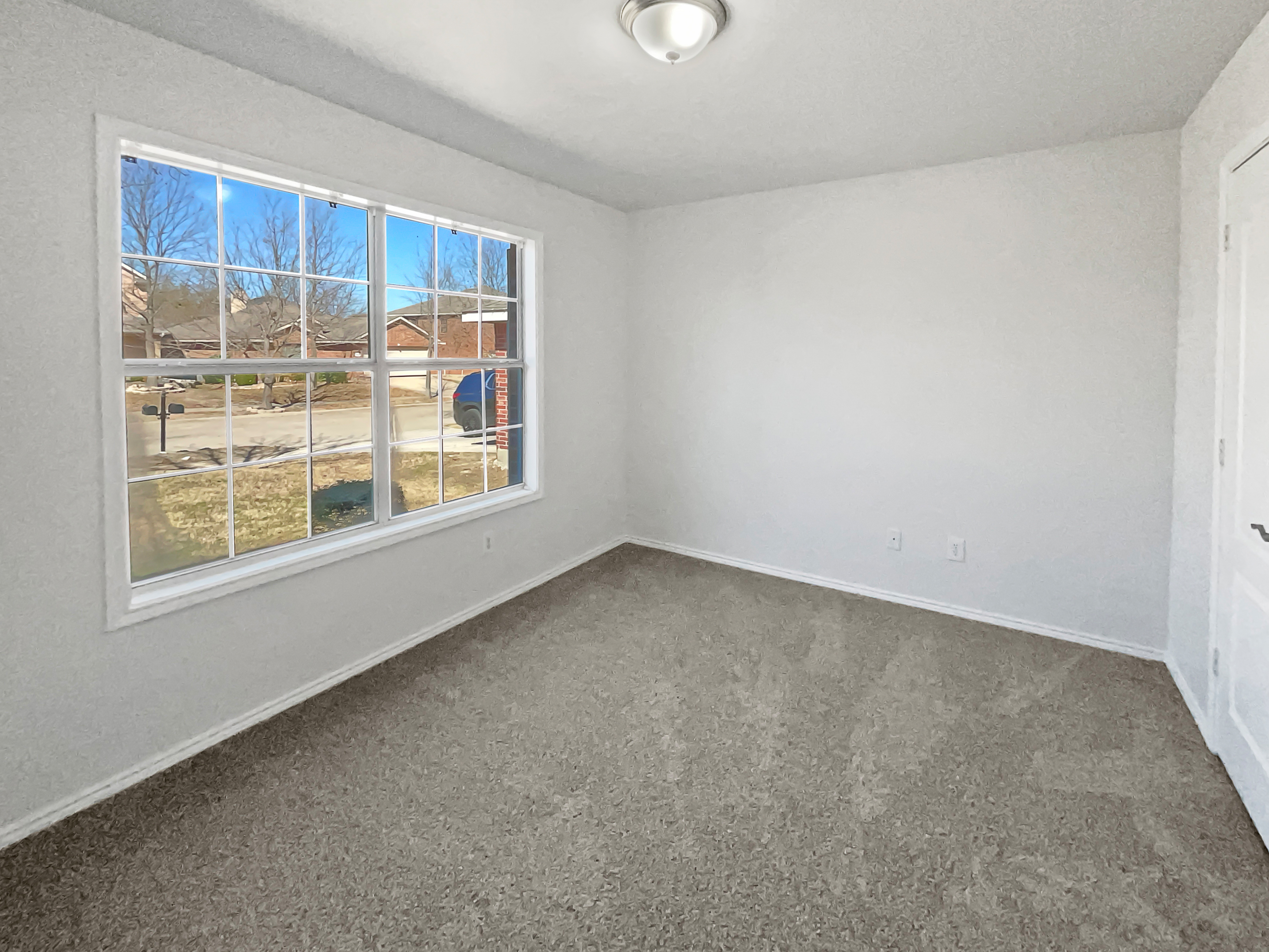 Photo 16 of 18 of 2042 Lake Trail Dr, Heartland, TX