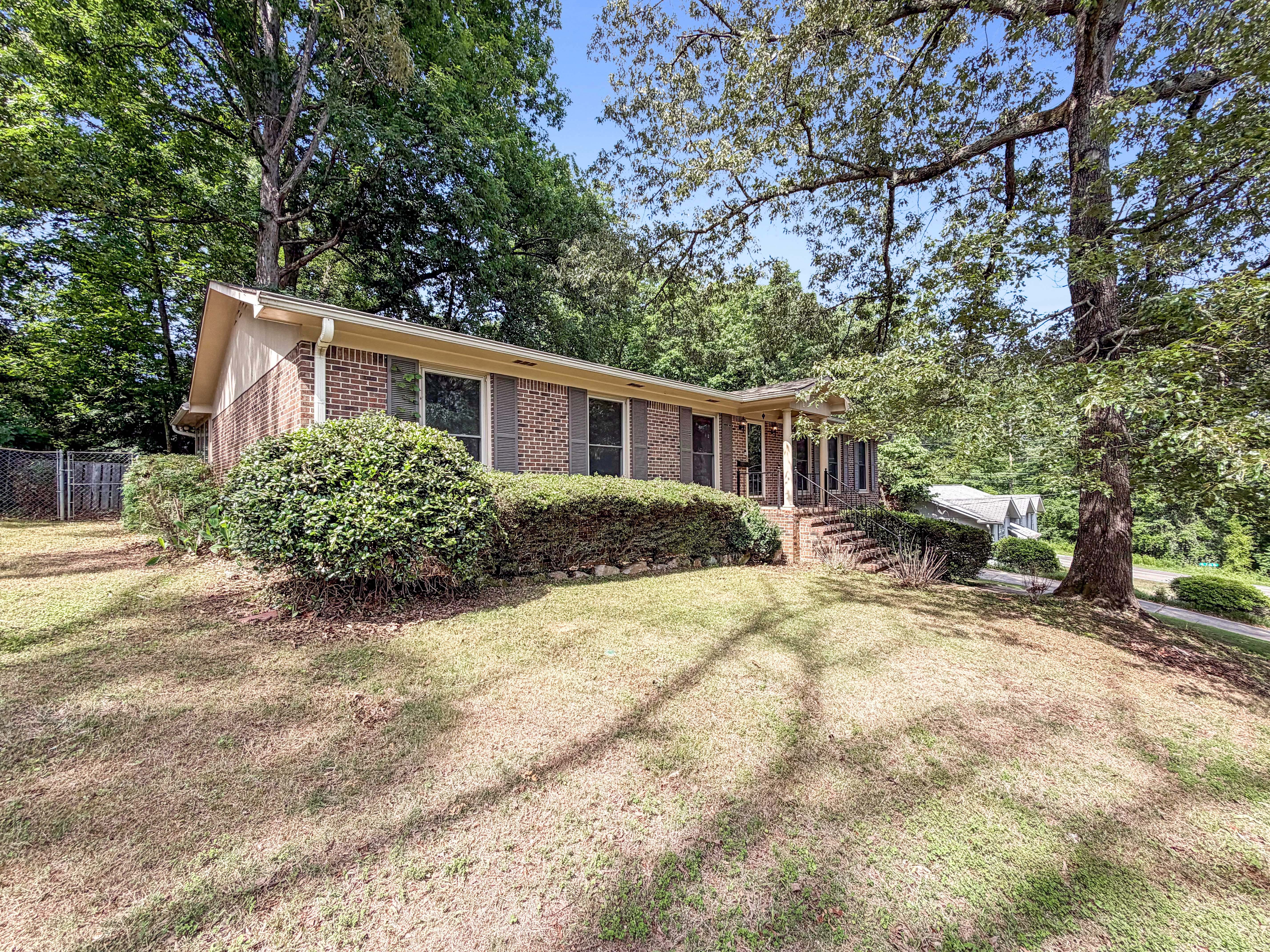 Photo 21 of 24 of 3495 Flintshire Dr, Hoover, AL