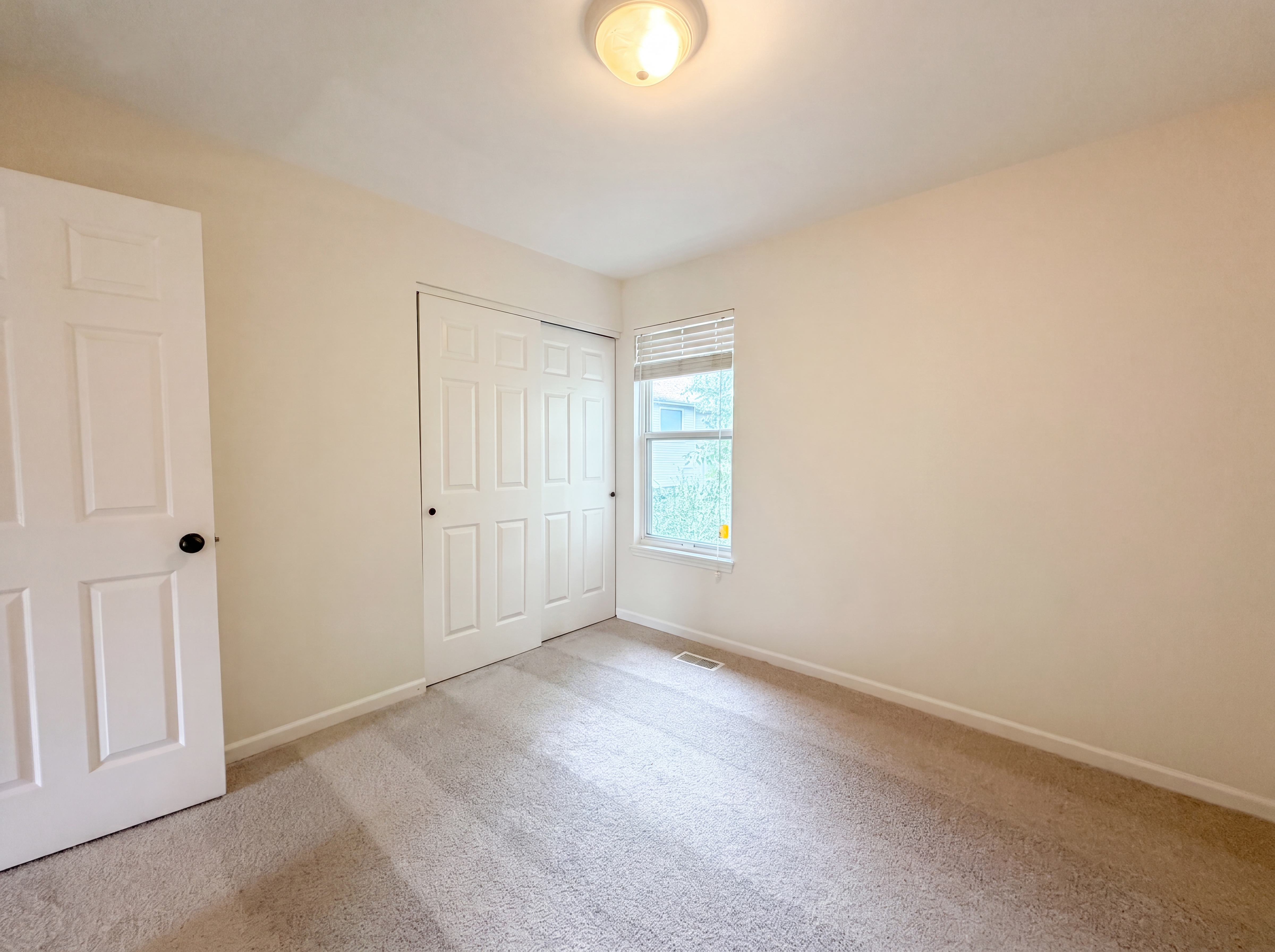 Photo 4 of 31 of 16201 Surfview Ct, Grover, MO