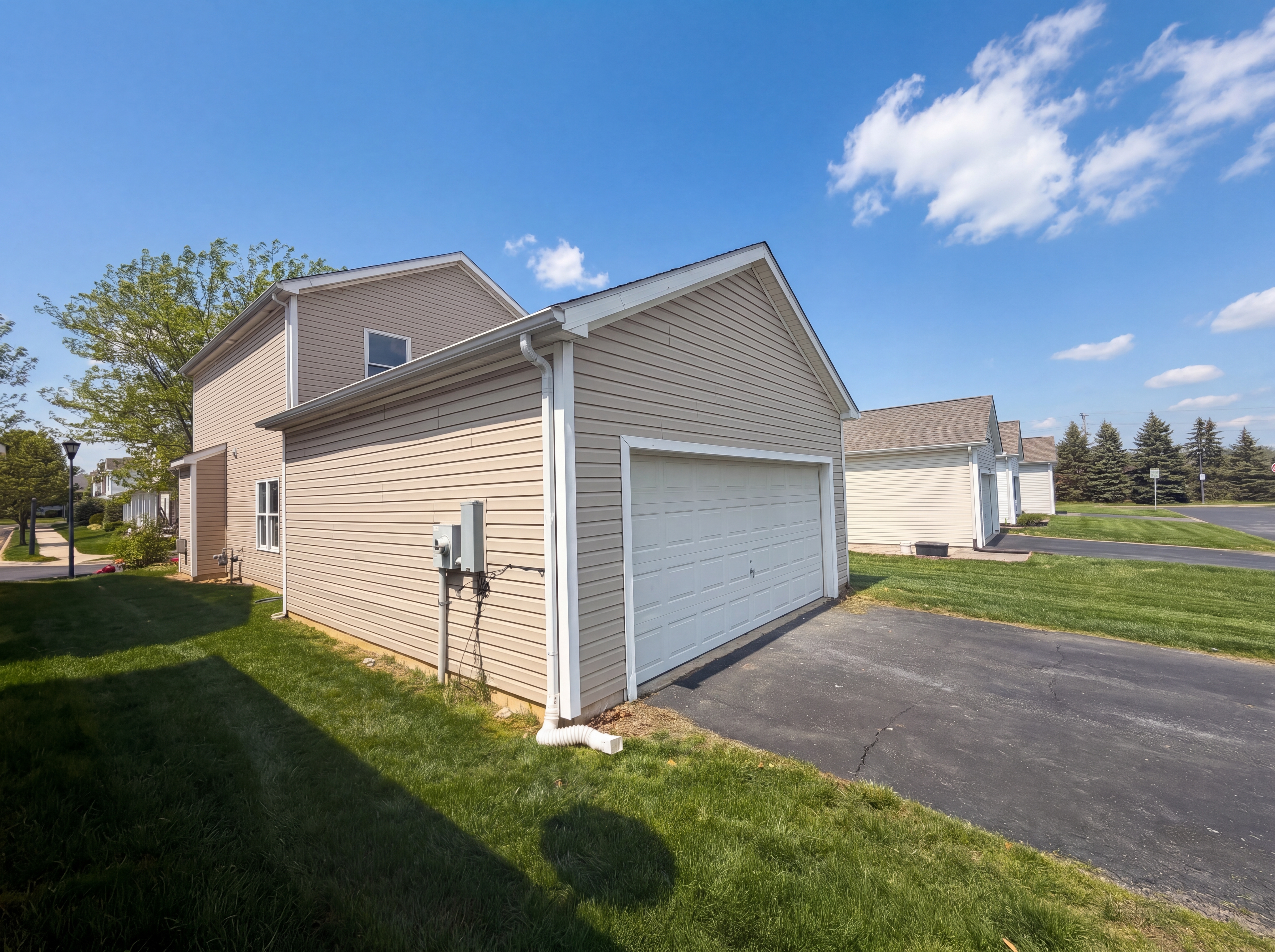 Photo 5 of 33 of 825 Summerville Dr, Delaware, OH