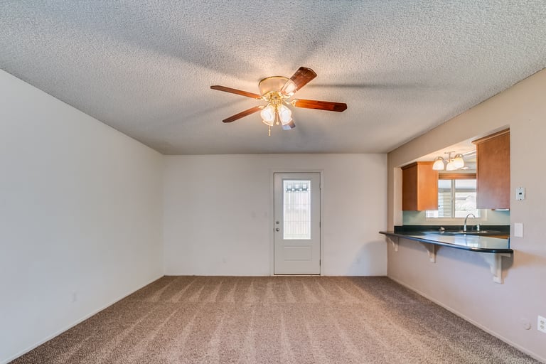 Photo 11 of 37 - 13840 N 52nd Dr, Glendale, AZ 85306