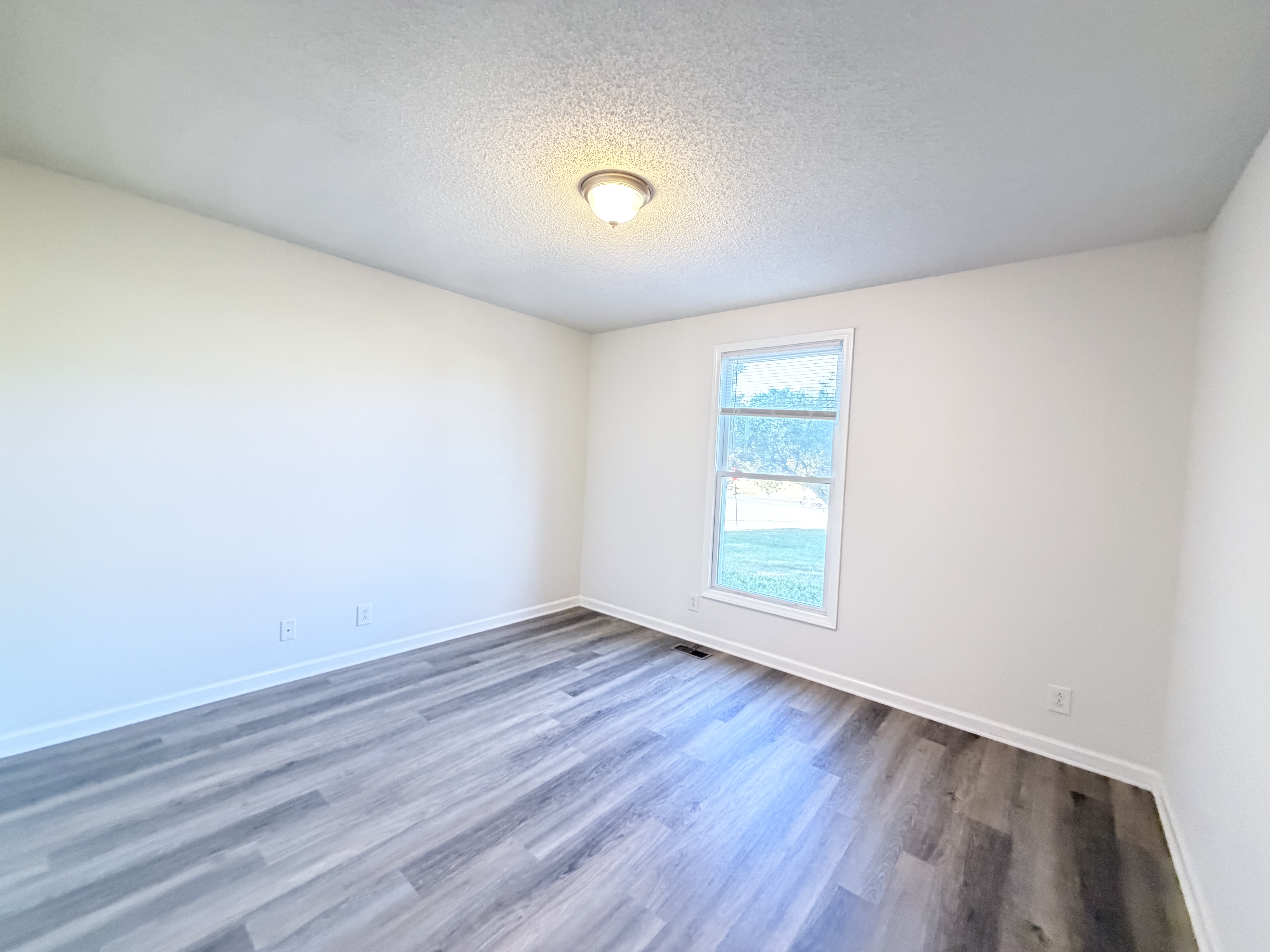 Photo 15 of 21 of 3609 Millington Dr, Clarksville, TN