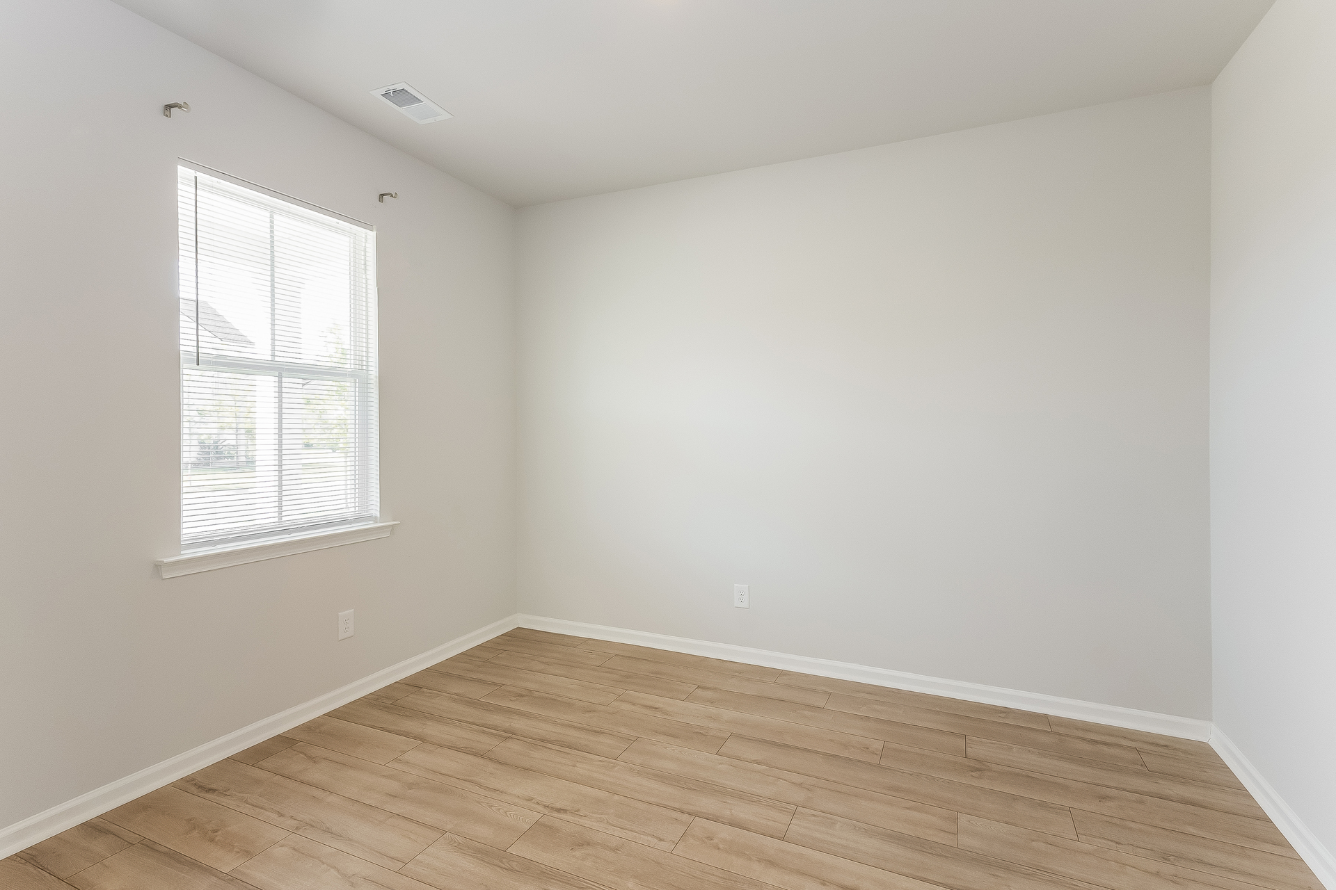 Photo 10 of 23 of 216 Red Bluff St, Summerville, SC