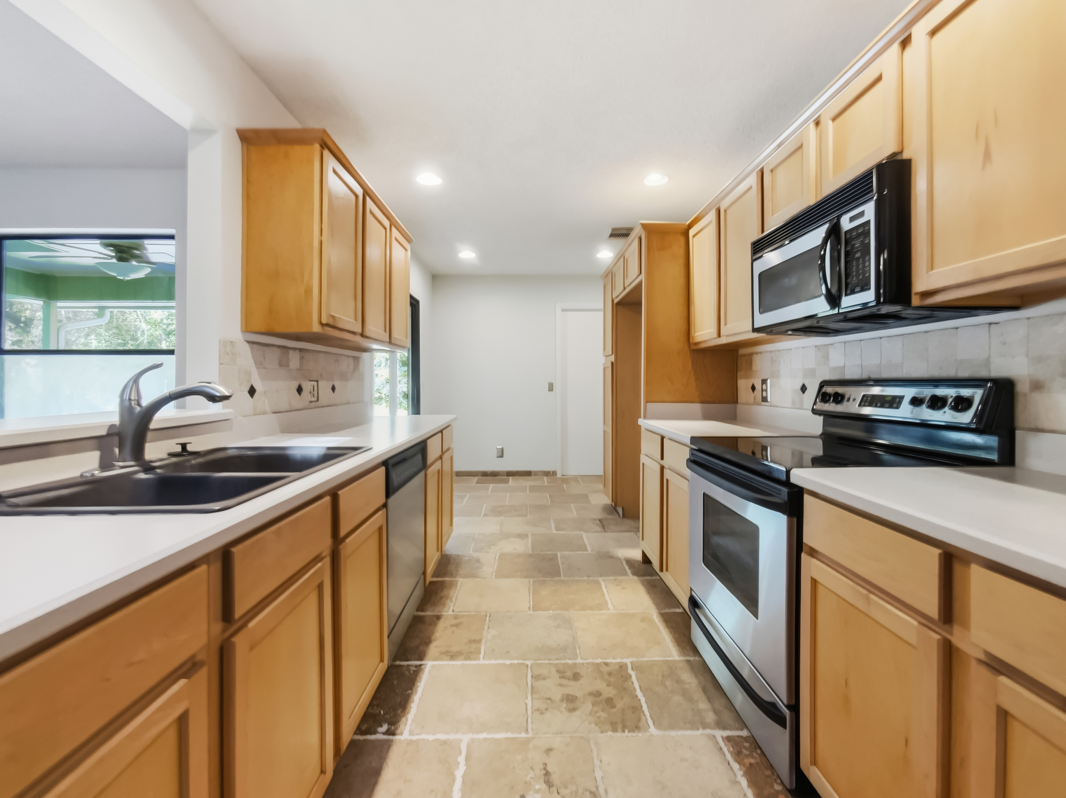 Photo 2 of 22 of 2440 Deloach Ln, Jacksonville, FL