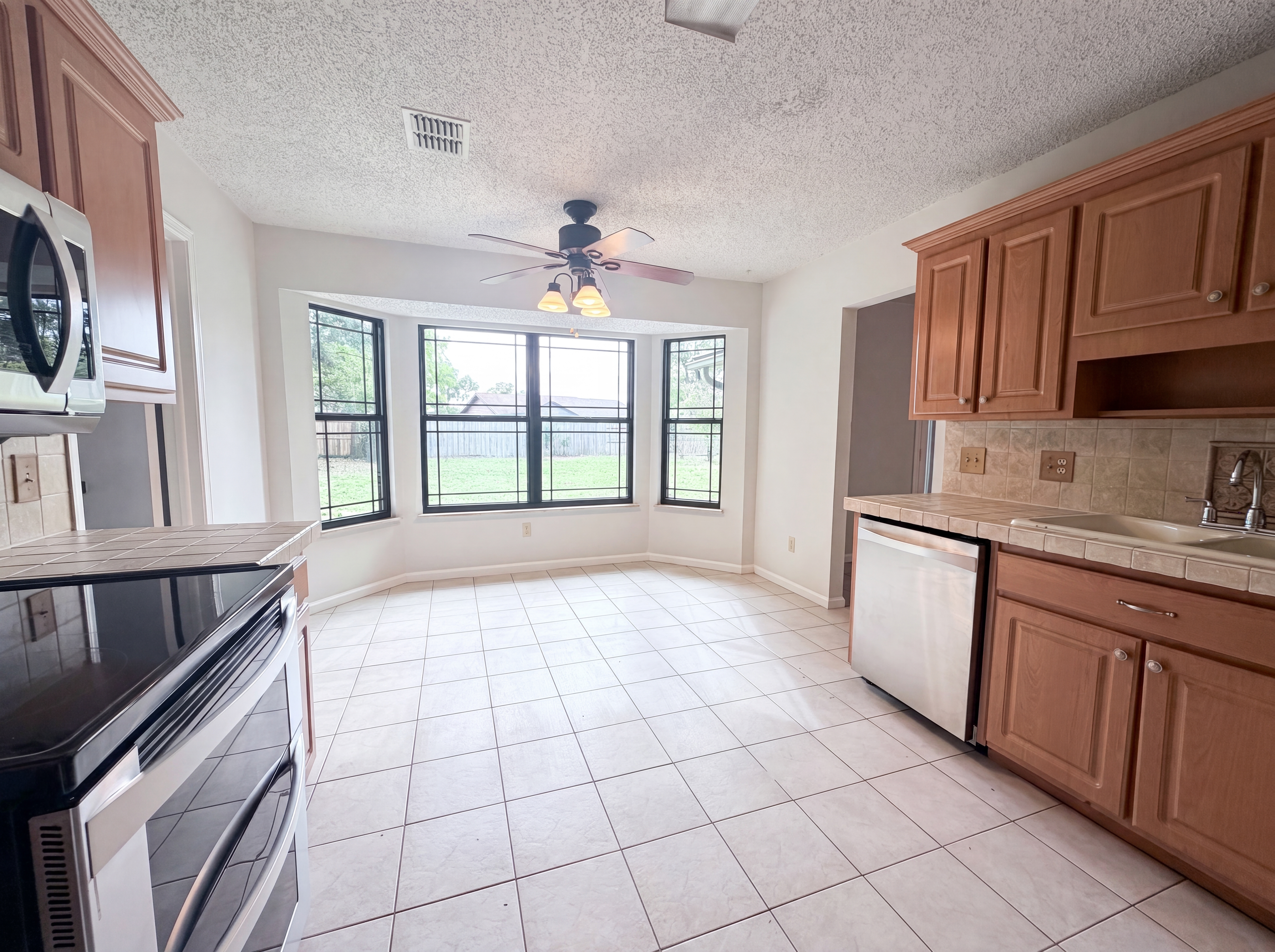 Photo 13 of 17 of 2441 Longwood St, Orange Park, FL