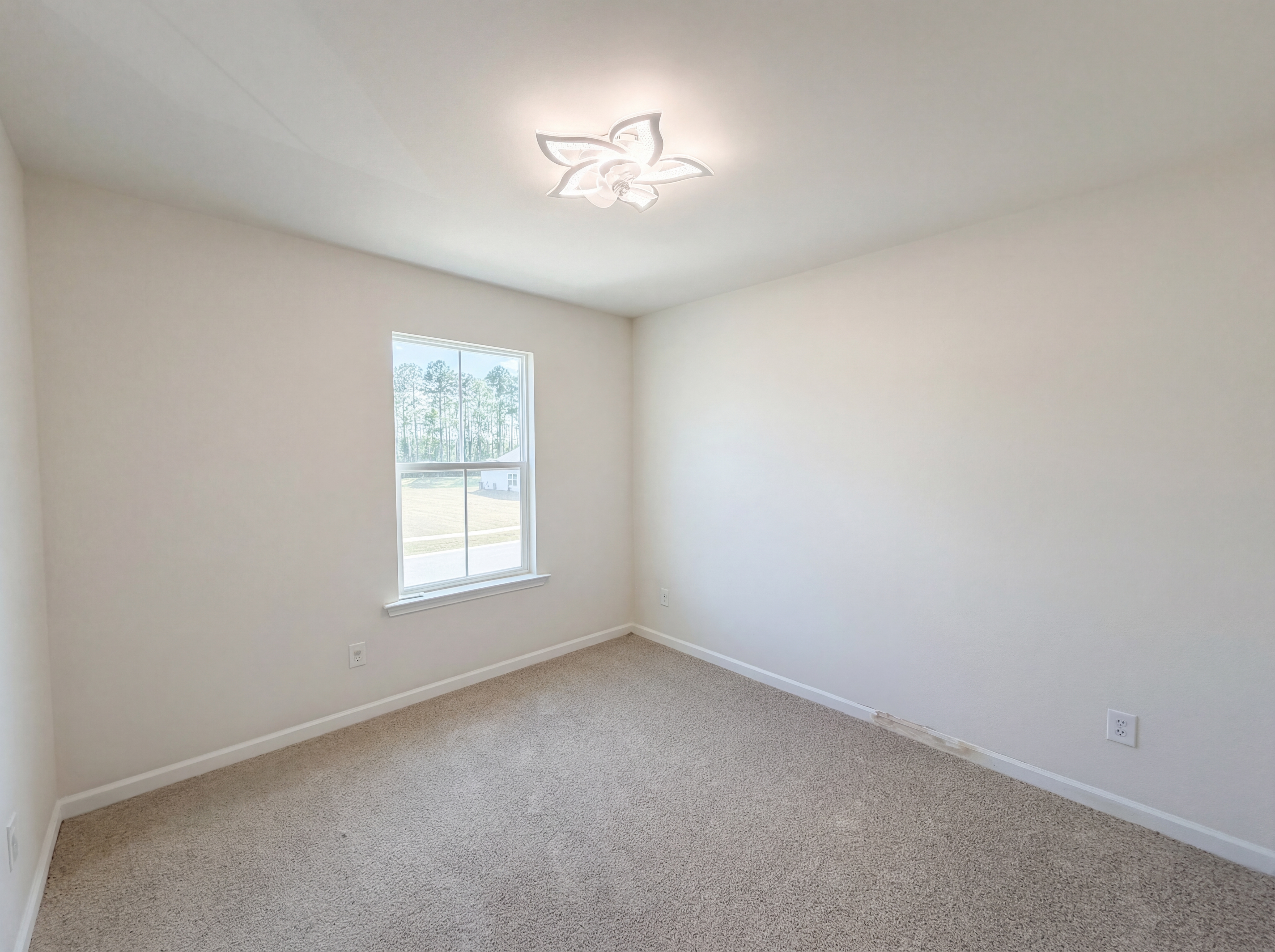 Photo 9 of 19 of 152 Pine Crest View Dr, Summerville, SC