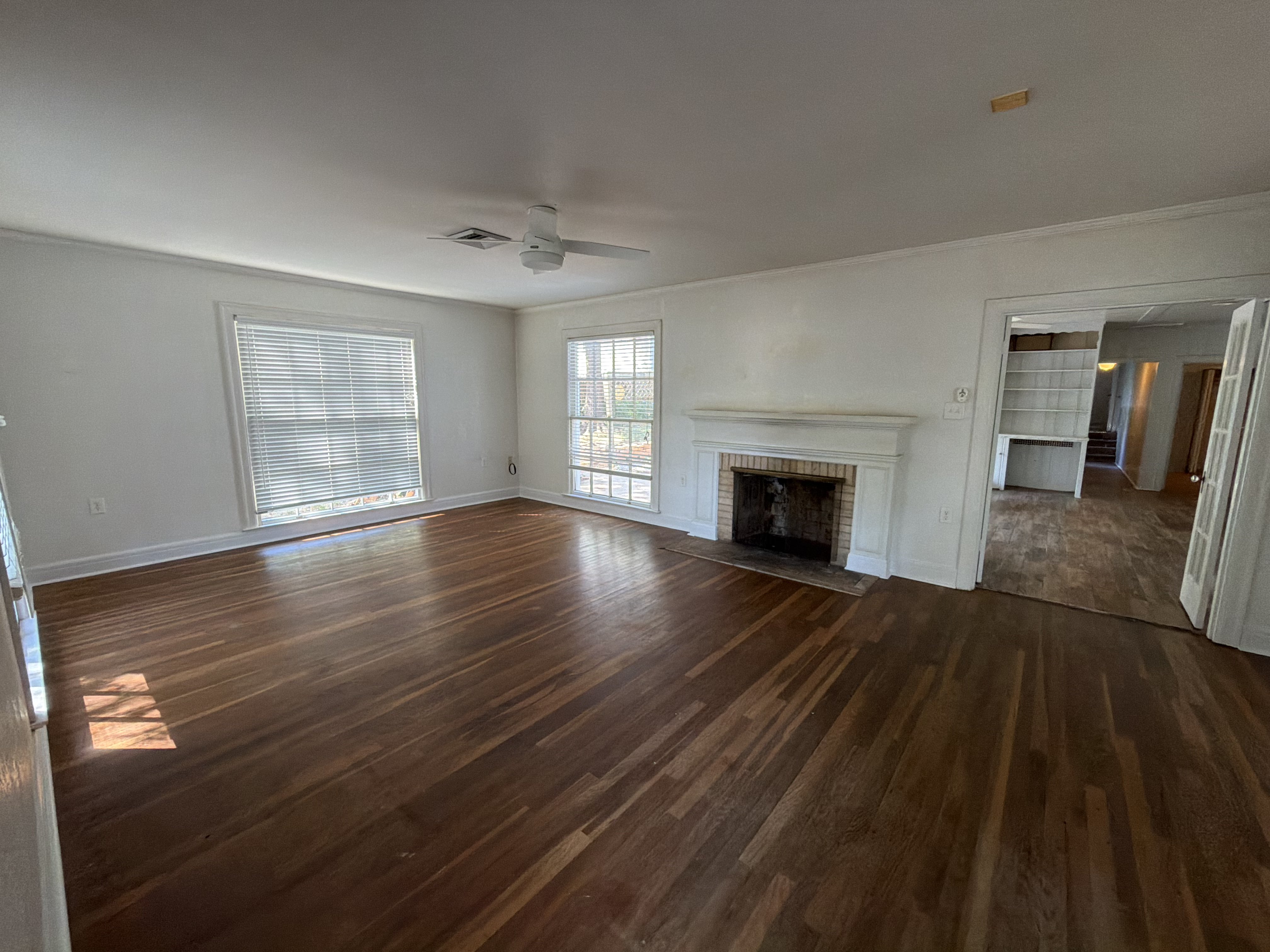 Photo 3 of 31 of 1113 Sylvan Ave, Palestine, TX