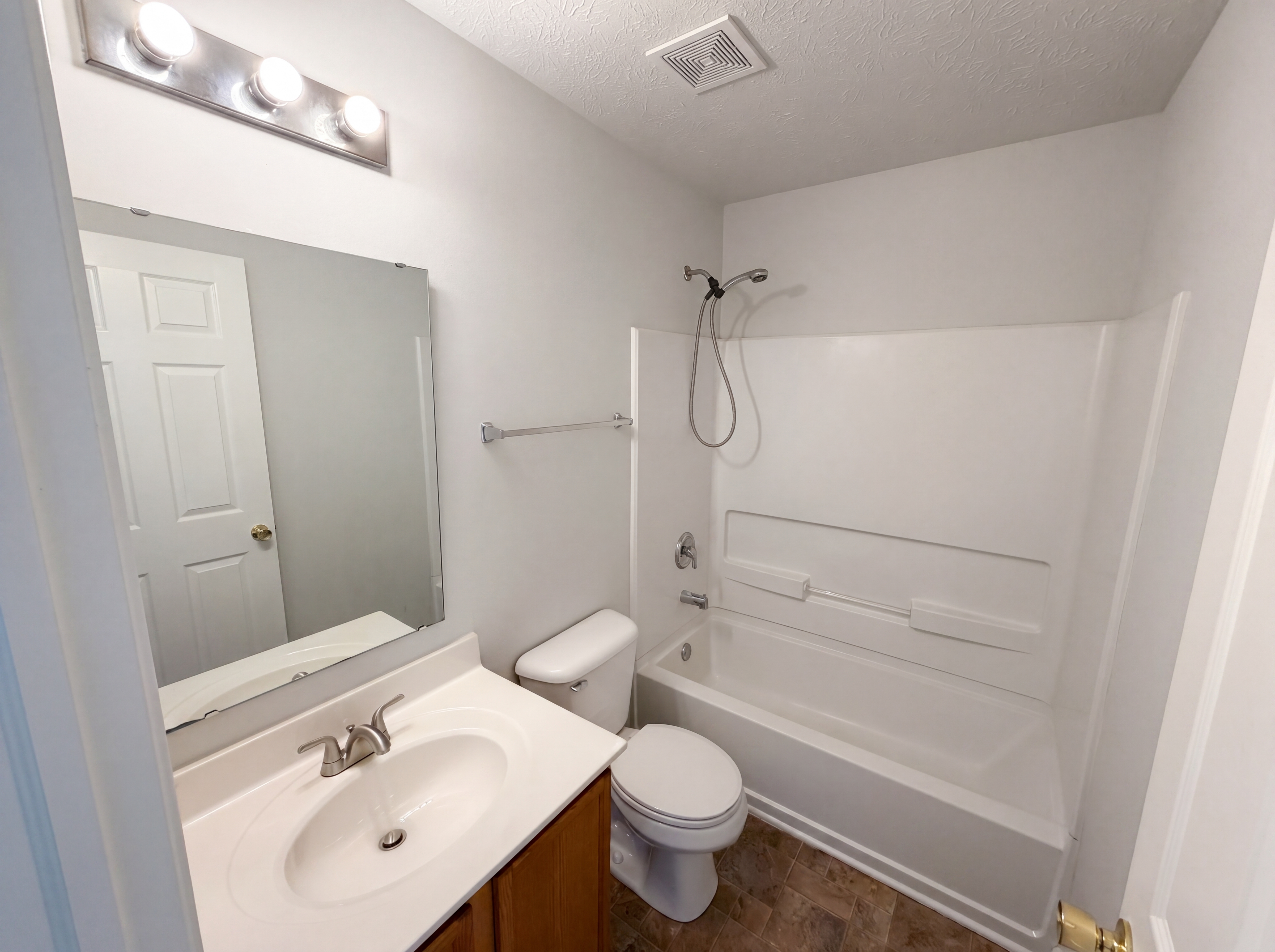 Photo 6 of 22 of 4322 Rhapsody Ln, Indianapolis, IN