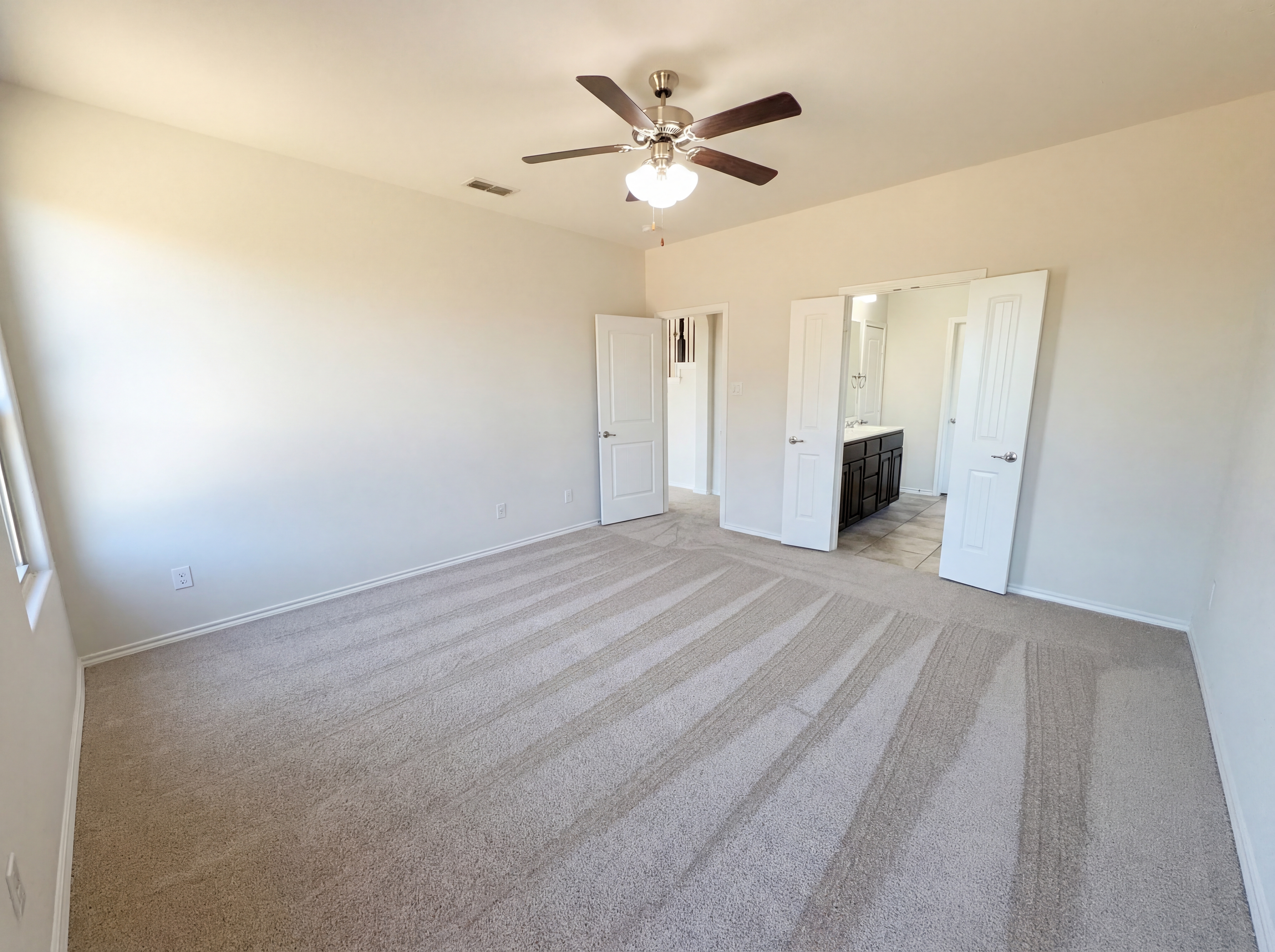 Photo 18 of 32 of 13824 Langston Lake Dr, Fort Worth, TX