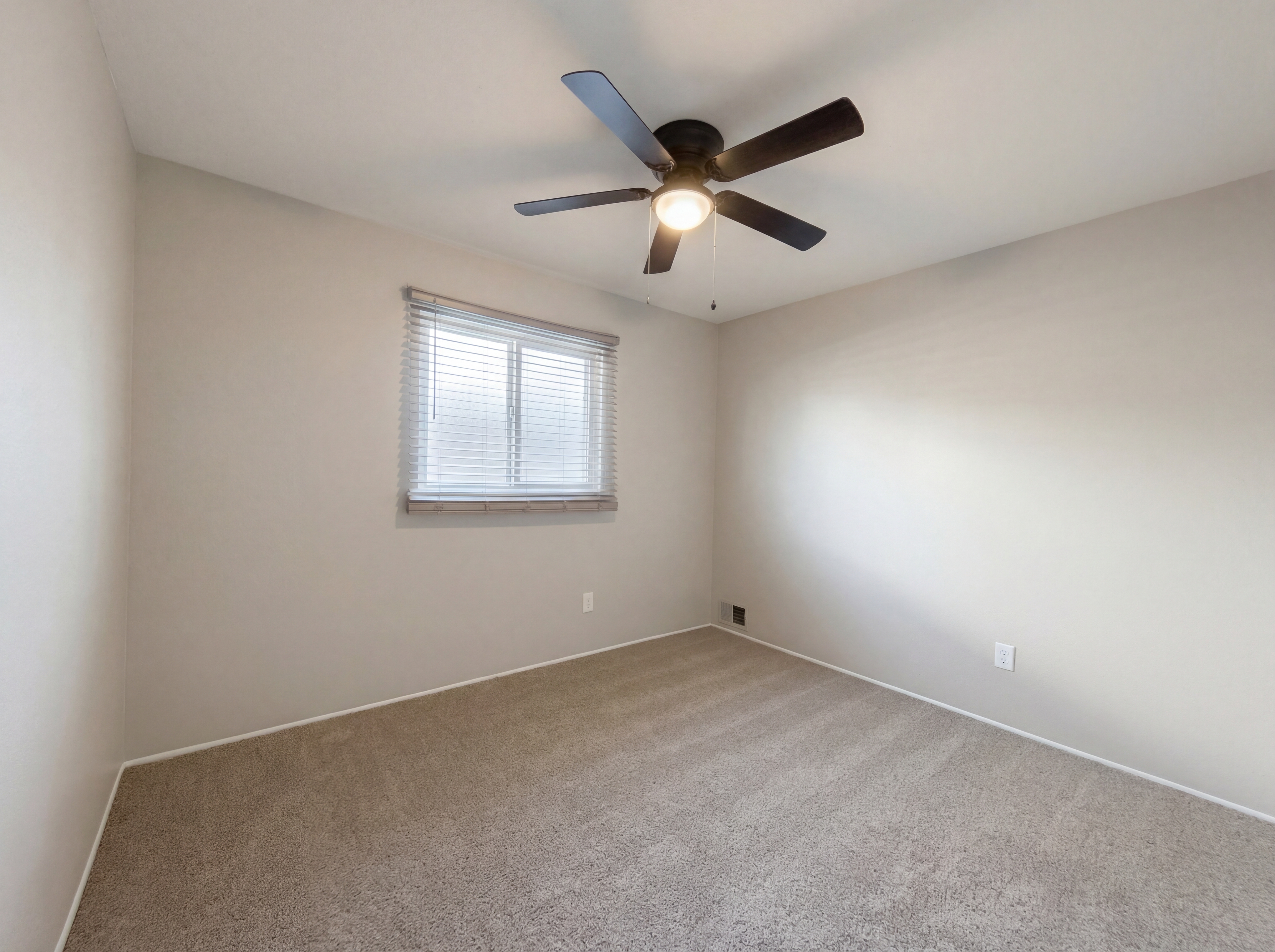 Photo 10 of 17 of 7912 Pine St, Taylor, MI