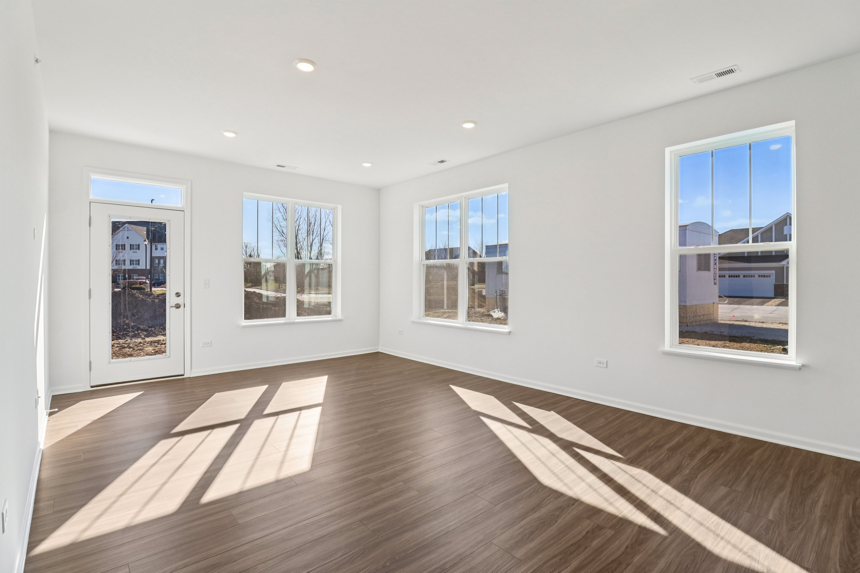 Photo 18 of 31 of 12256 Barcroft Cir, Huntley, IL
