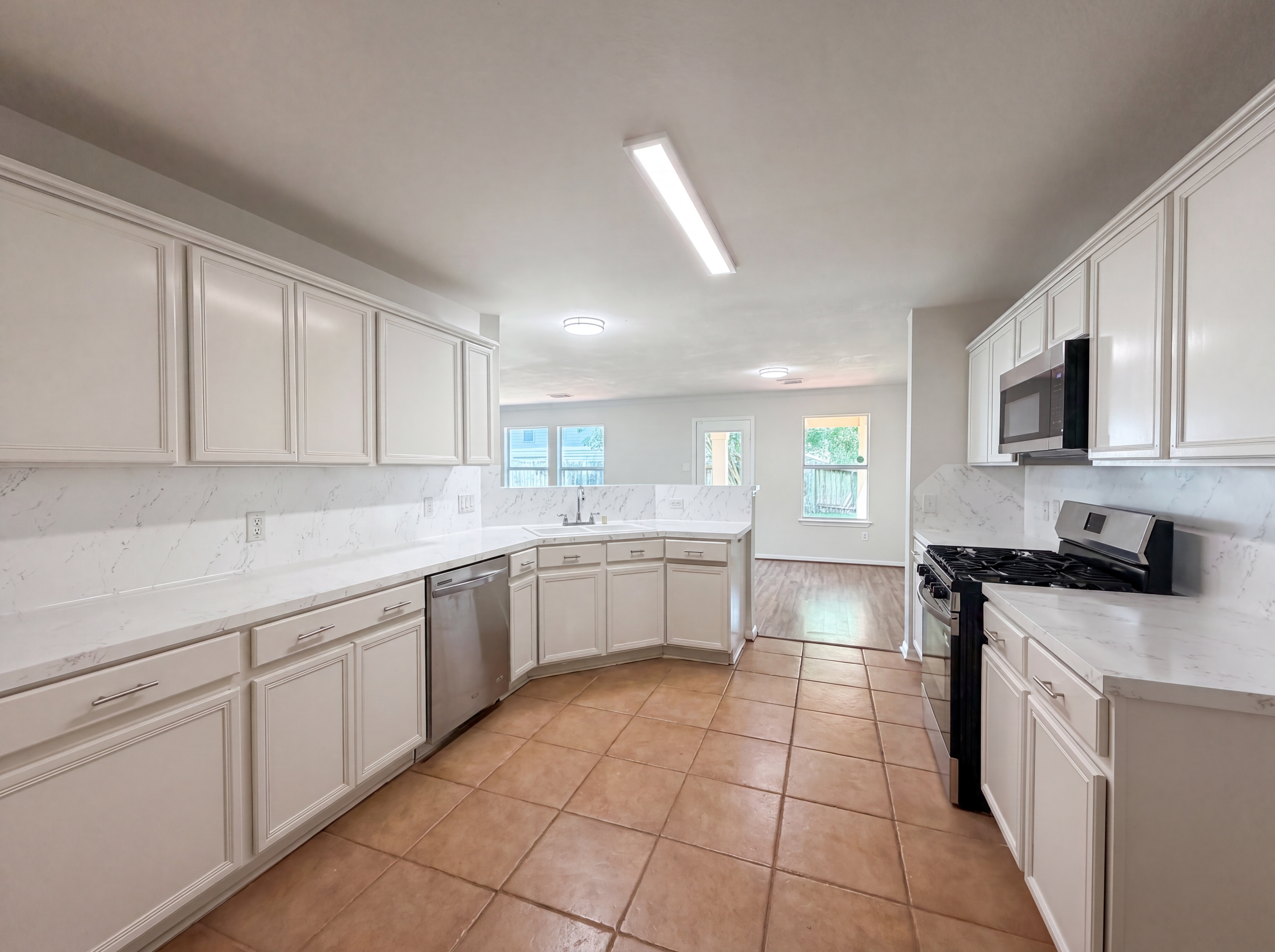 Photo 14 of 23 of 2711 Skyview Trace Ct, Houston, TX