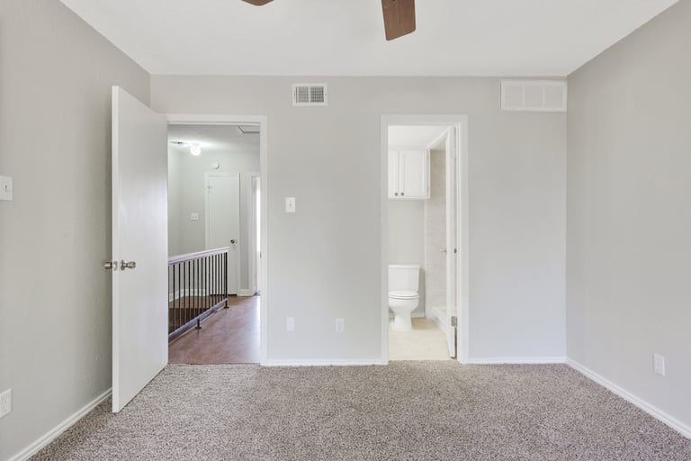 Photo 23 of 25 - 7317 Kingswood Cir, Fort Worth, TX 76133