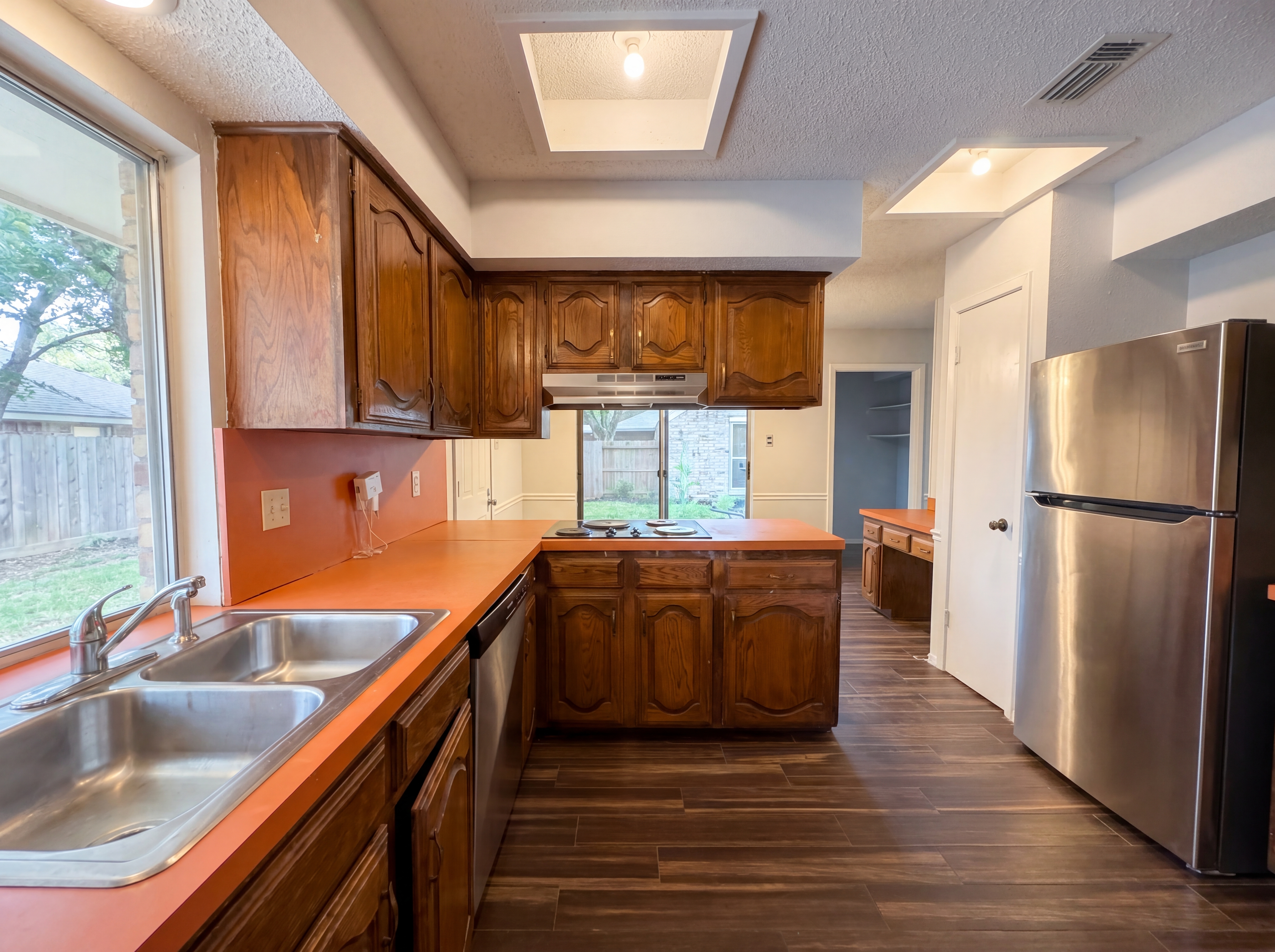 Photo 2 of 28 of 3701 Westminster Dr, Carrollton, TX