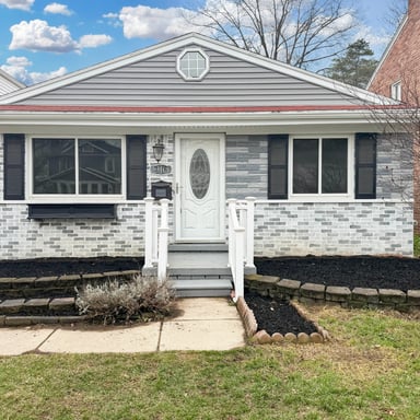 Property photo 1 of 916 Longfellow Ave