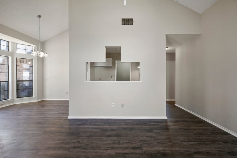 Photo 10 of 29 - 6800 Running Creek Dr, Arlington, TX 76001