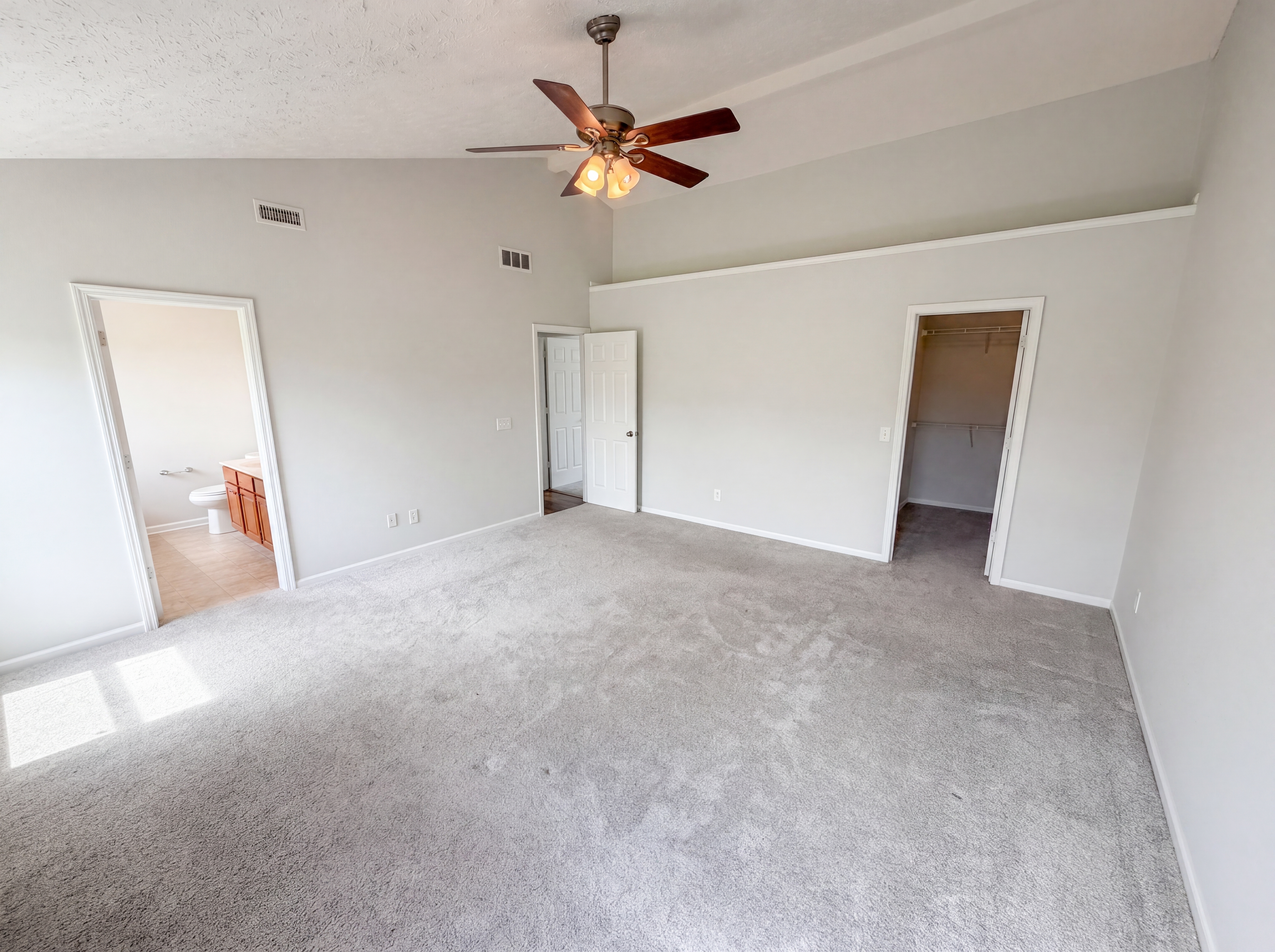 Photo 4 of 27 of 18676 Mill Grove Dr, Noblesville, IN