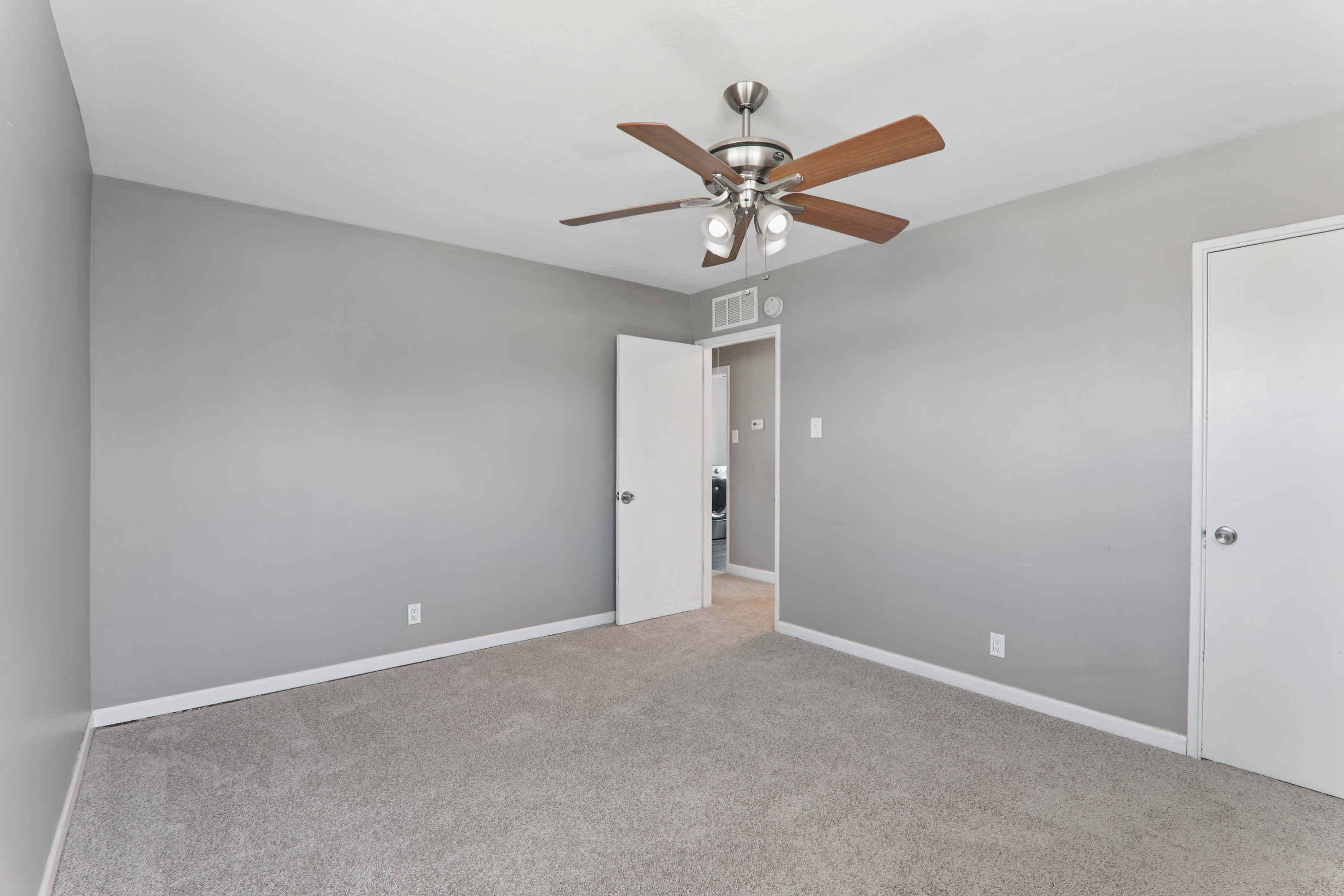 Photo 24 of 30 of 17303 Greenbay Ave, Lansing, IL