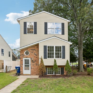 Property photo 1 of 7736 Woodlawn Ave