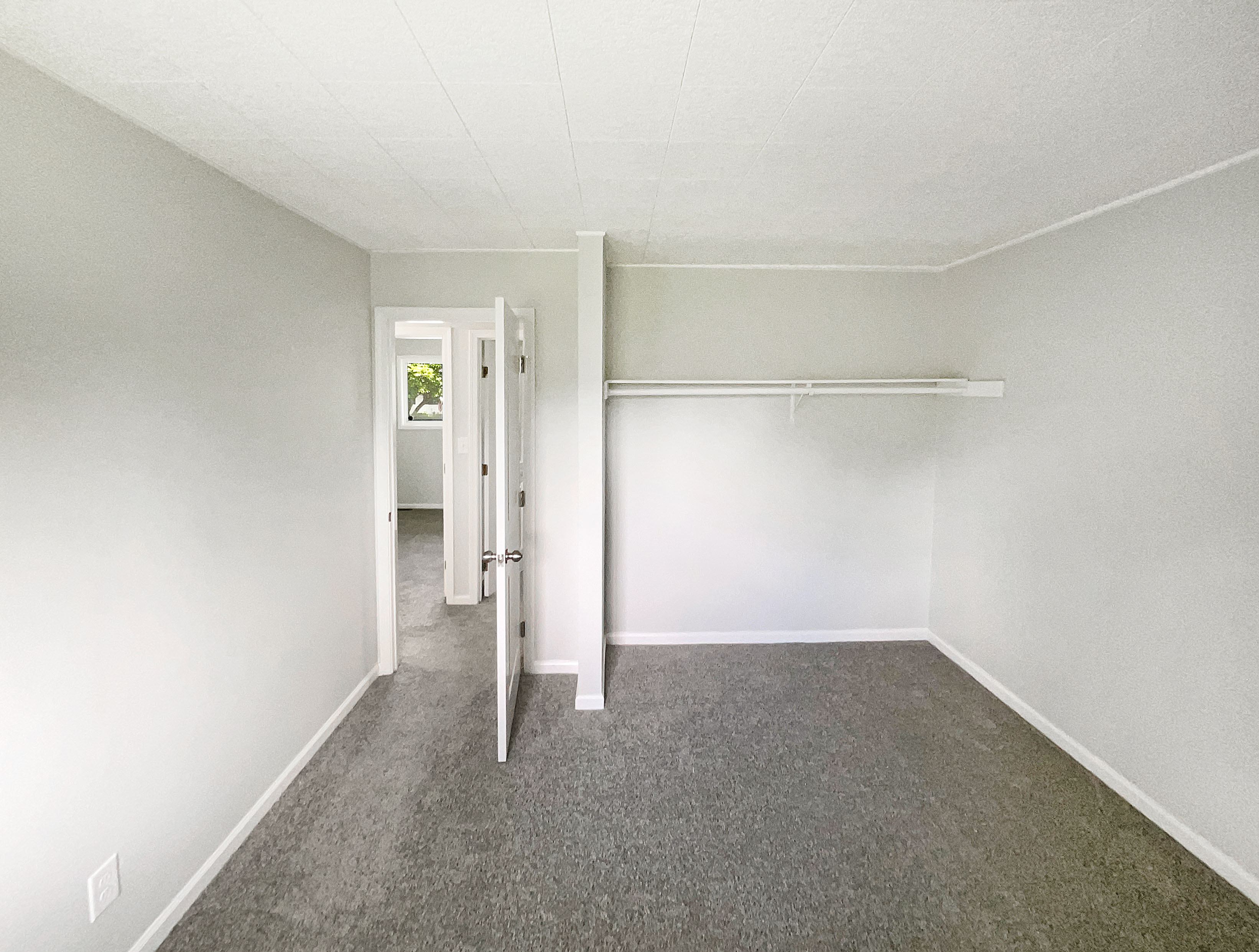 Photo 9 of 19 of 5391 Newport Rd, Columbus, OH
