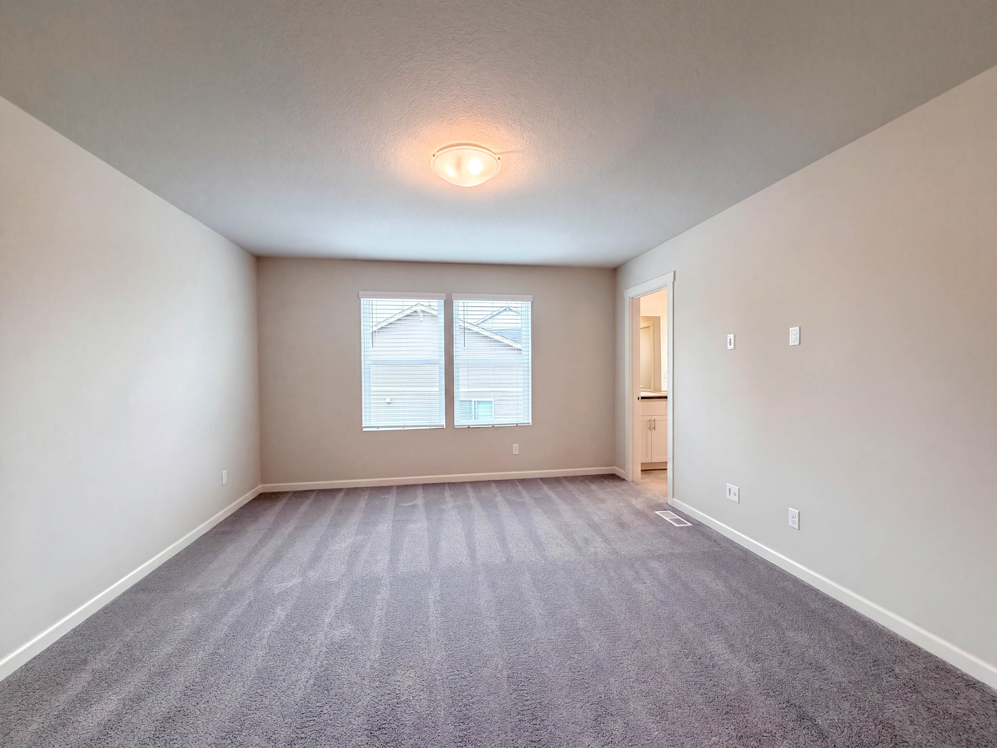 Photo 4 of 24 of 11319 NW 317th Ave, North Plains, OR