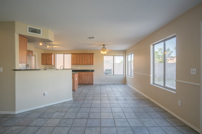 Photo 3 of 30 - 10440 W Colter St, Glendale, AZ 85307