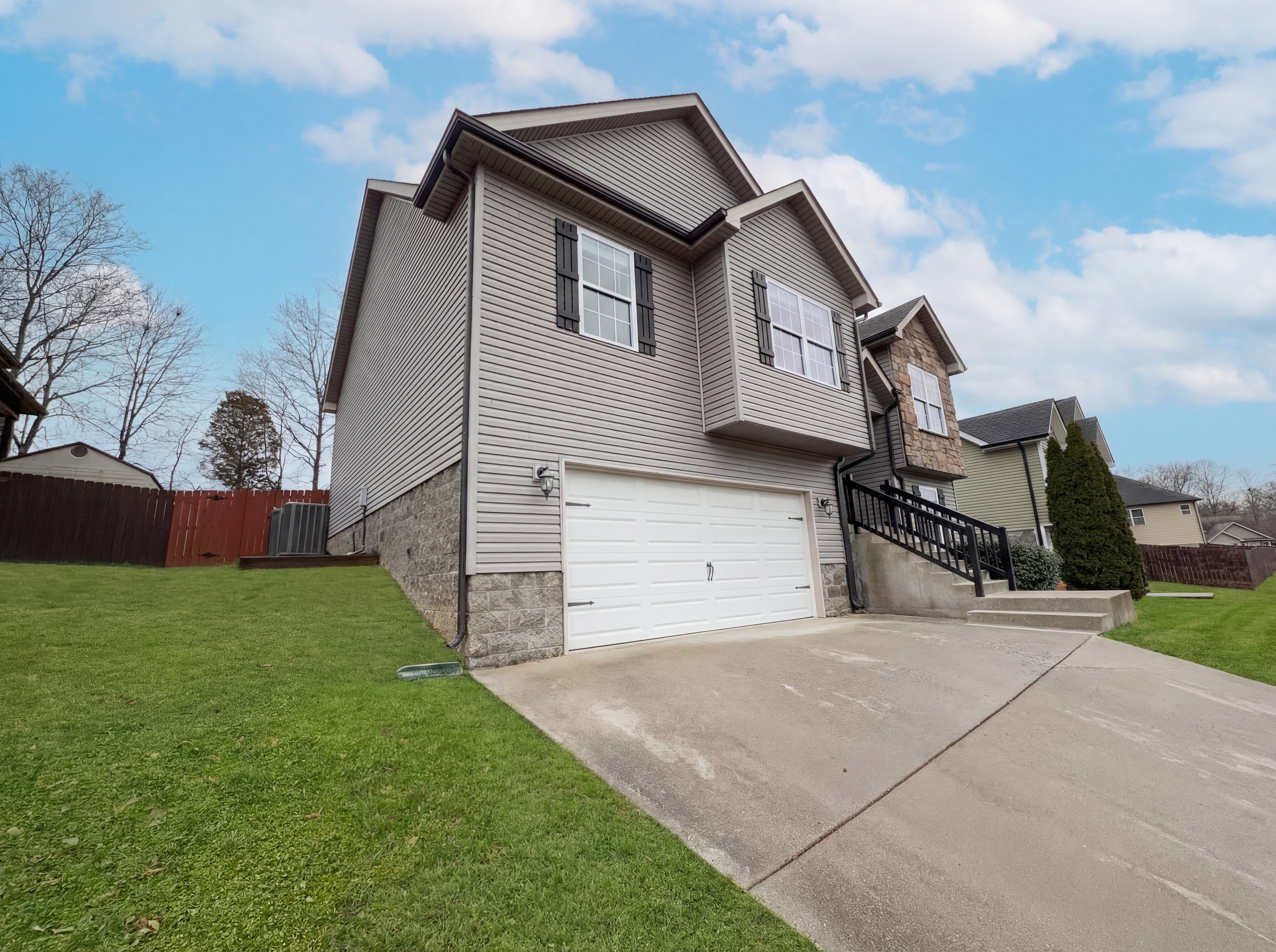 Photo 19 of 22 of 432 Leslie Wood Dr, Clarksville, TN