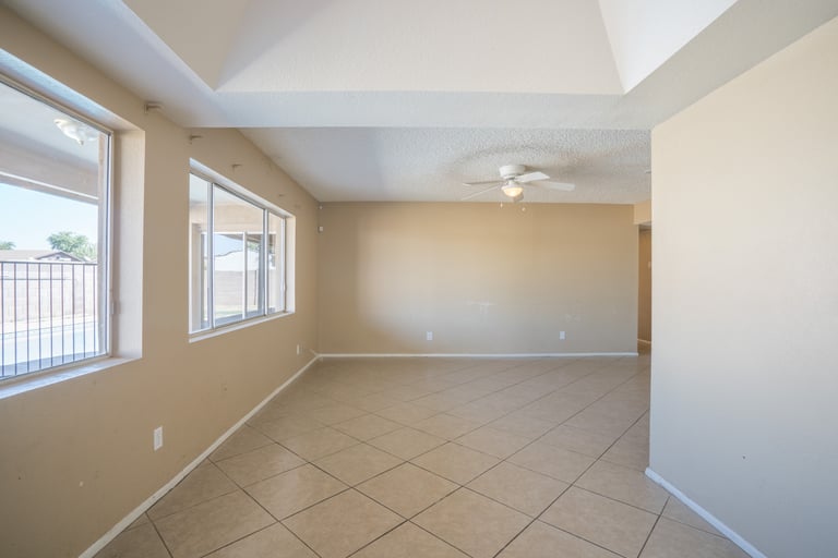 Photo 3 of 26 - 7702 W Catalina Dr, Phoenix, AZ 85033