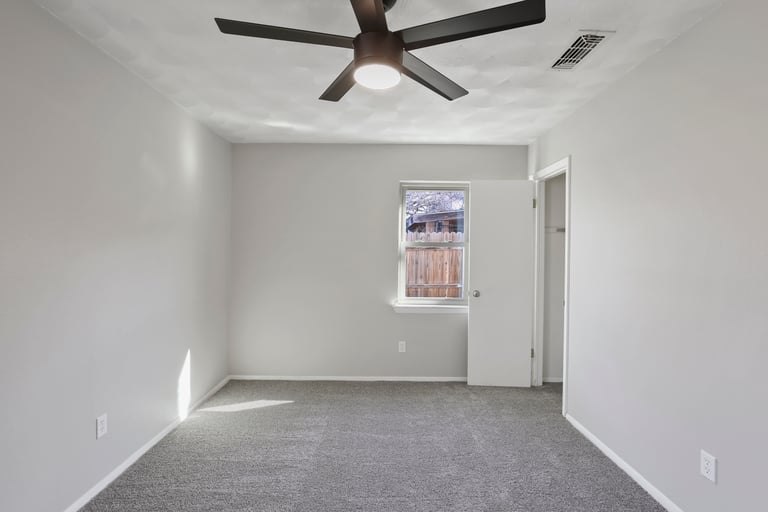 Photo 17 of 26 - 1707 Chip N Dale Dr, Arlington, TX 76012