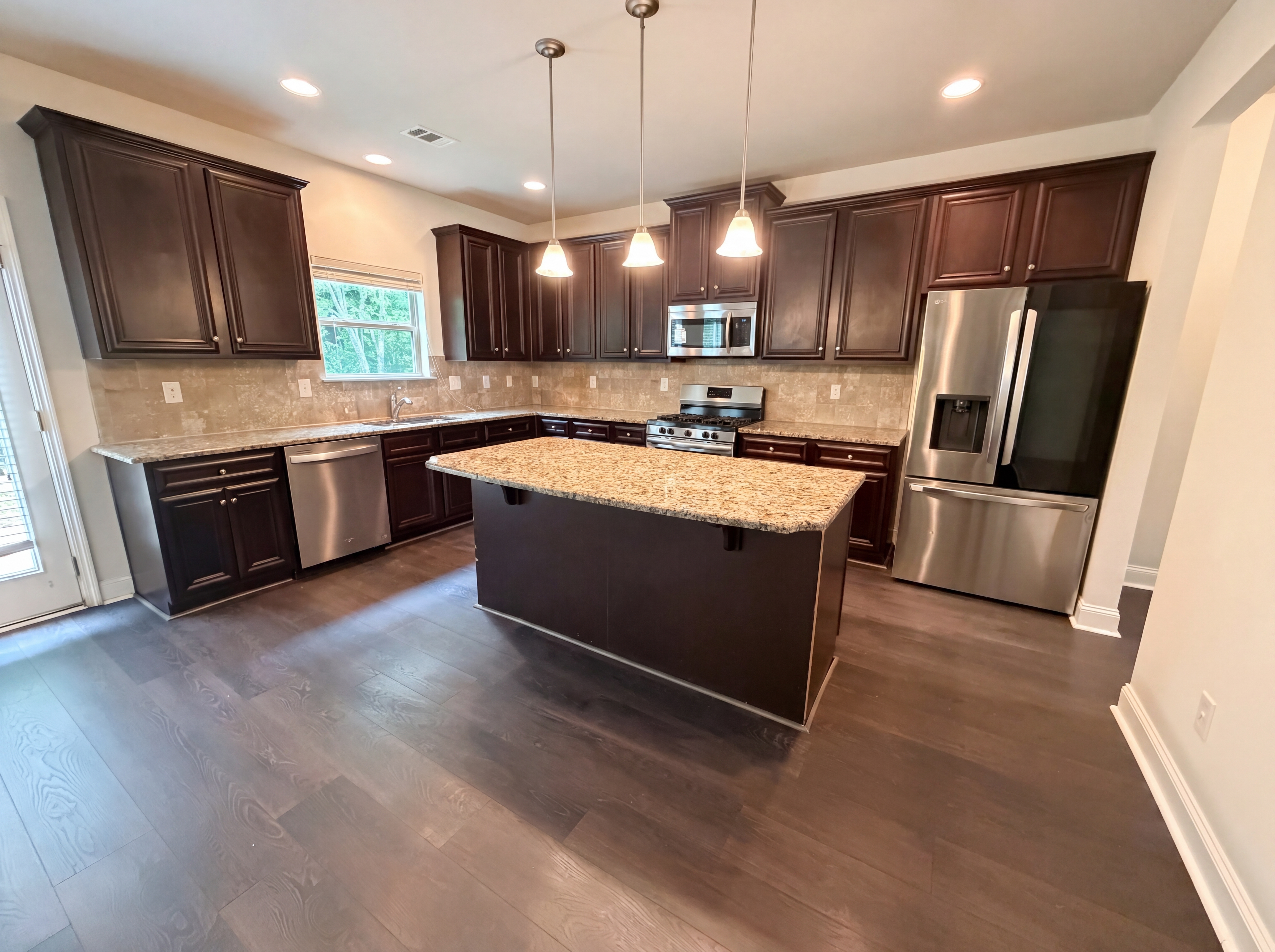 Photo 6 of 19 of 2627 Glenbrook Ln, Conyers, GA