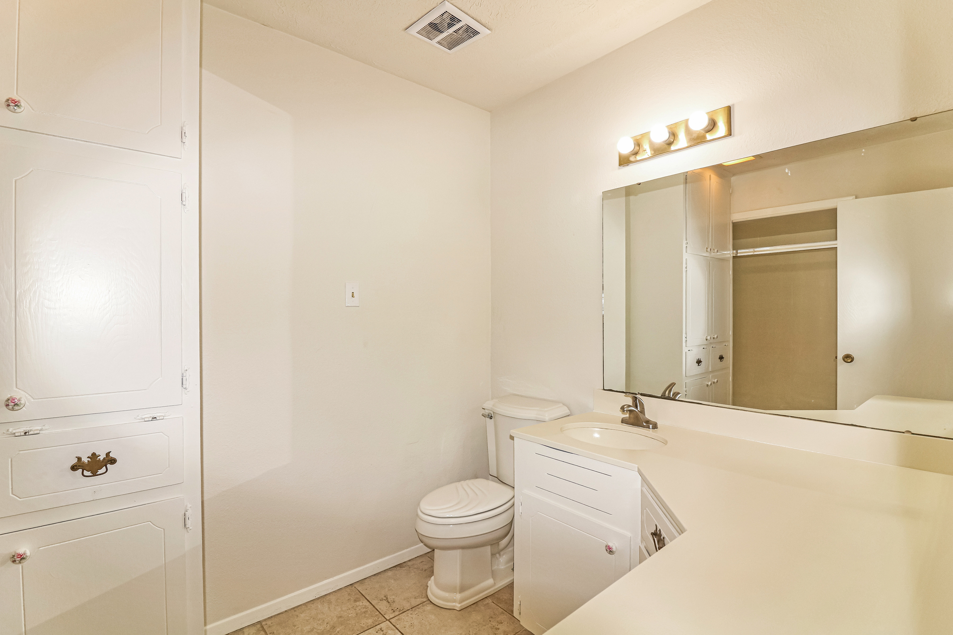 Photo 12 of 21 of 6409 Coral Gables Dr, Corpus Christi, TX