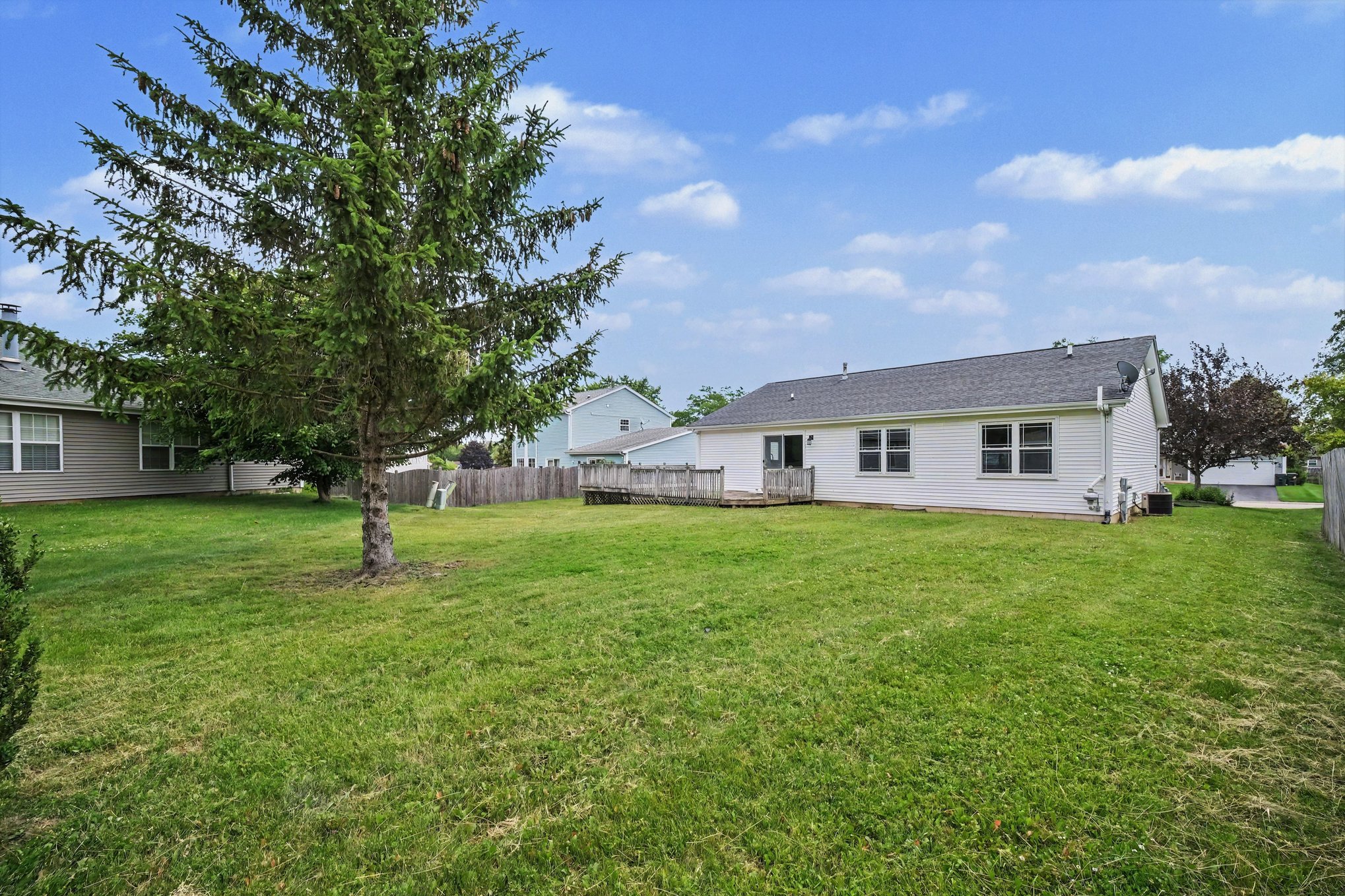 Photo 6 of 16 of 3512 Portsmouth Dr, Zion, IL
