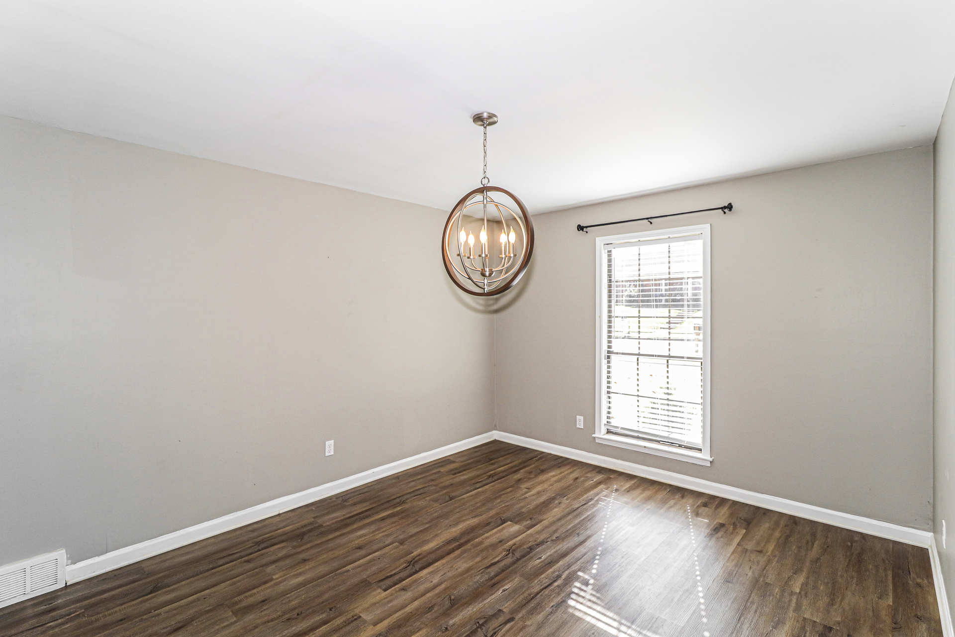 Photo 27 of 41 of 3530 Josee Ln, Bartlett, TN