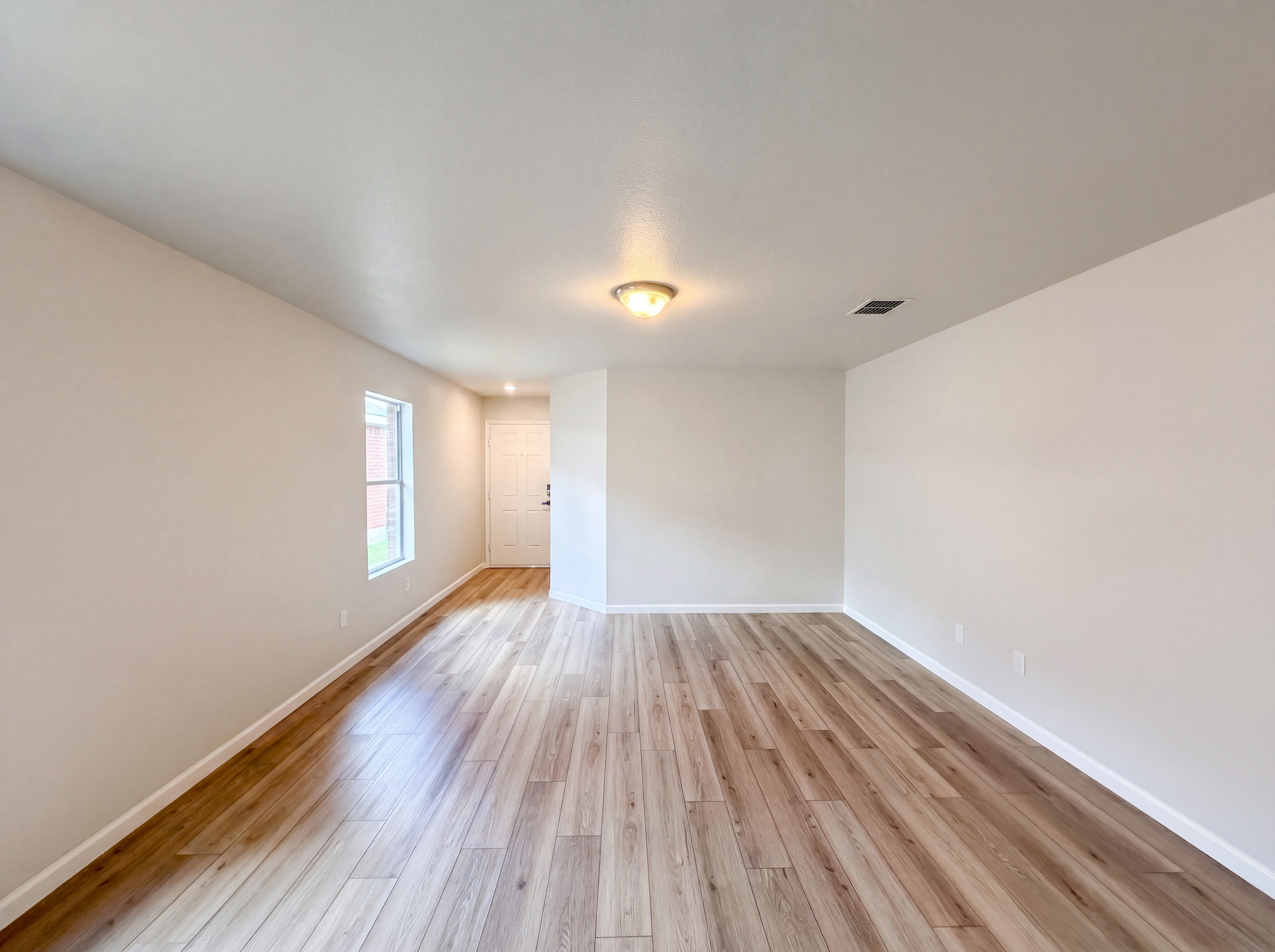 Photo 8 of 25 of 8849 Sun Haven Way, Fort Worth, TX