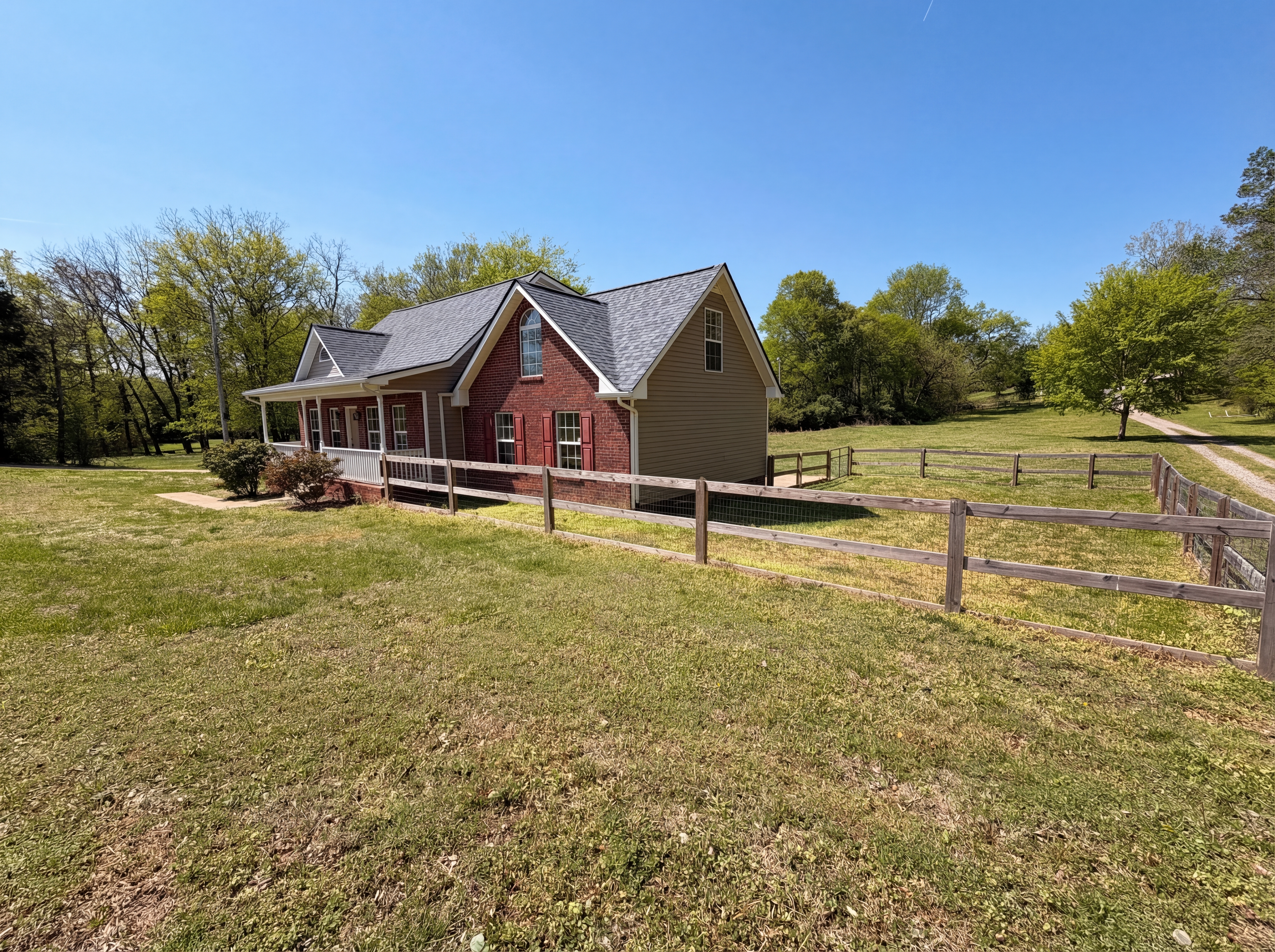 Photo 18 of 23 of 1666 Sparkleberry Dr, Clarksville, TN
