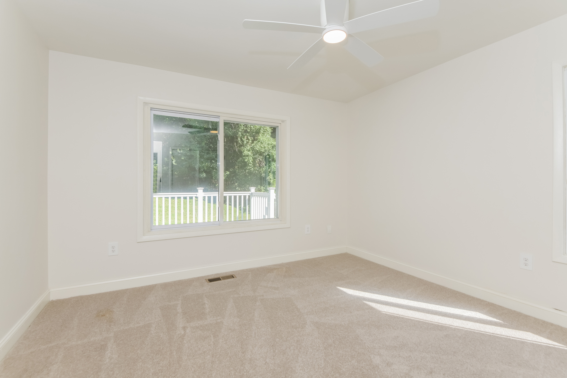 Photo 4 of 21 of 10103 Meredith Ave, Silver Spring, MD