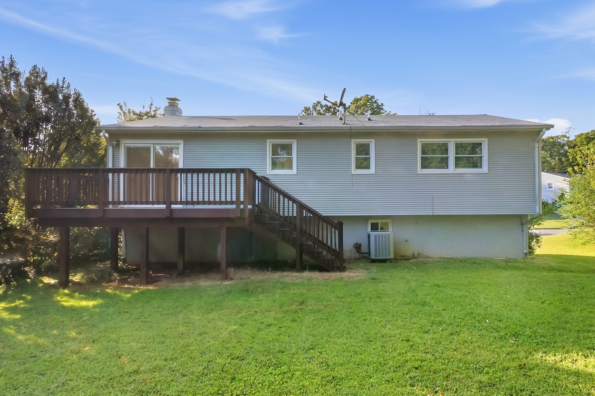 Photo 5 of 20 of 13449 Nascoby Ln, Woodbridge, VA