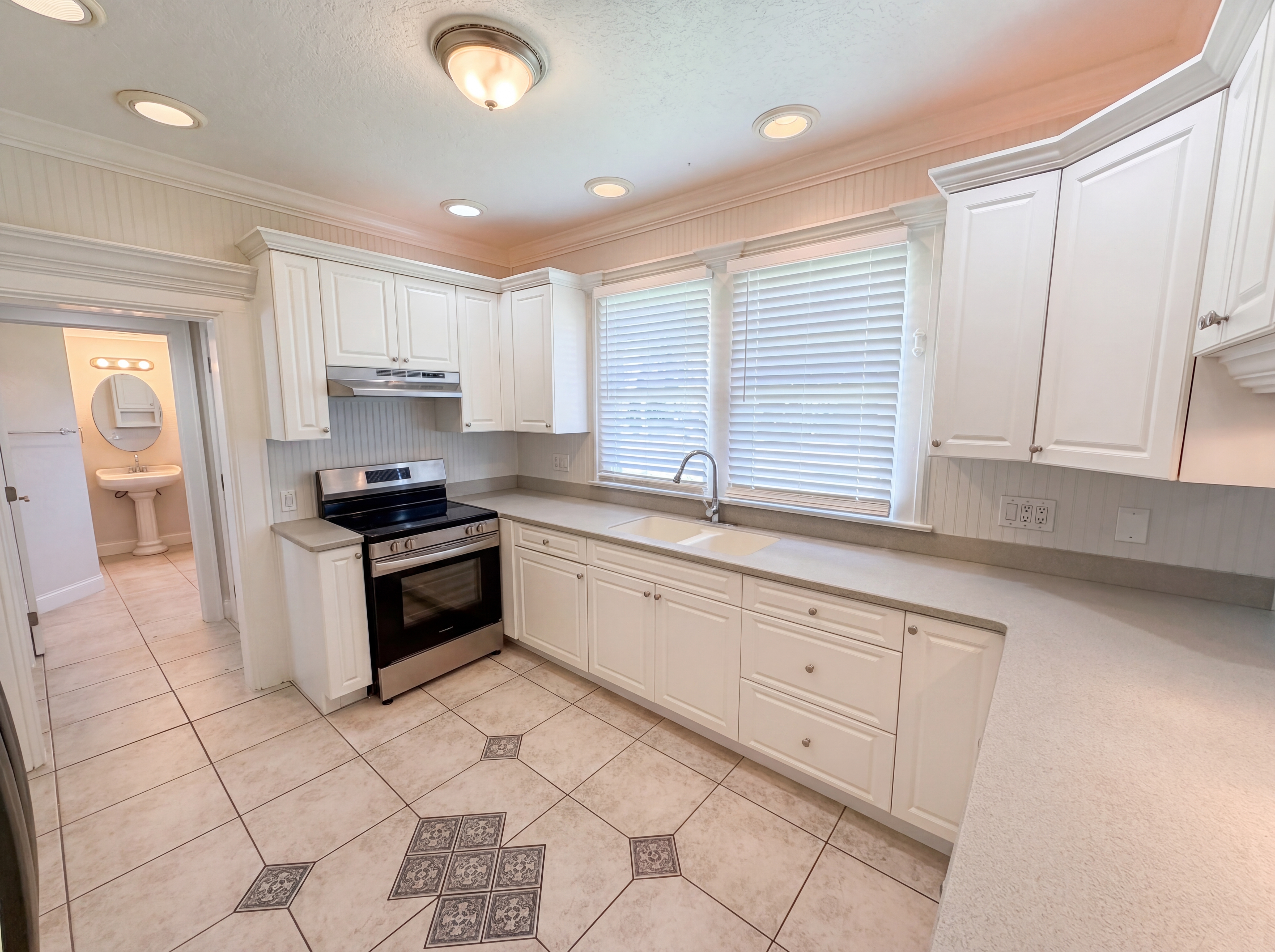 Photo 2 of 25 of 535 Palmetto Dr, Melbourne, FL